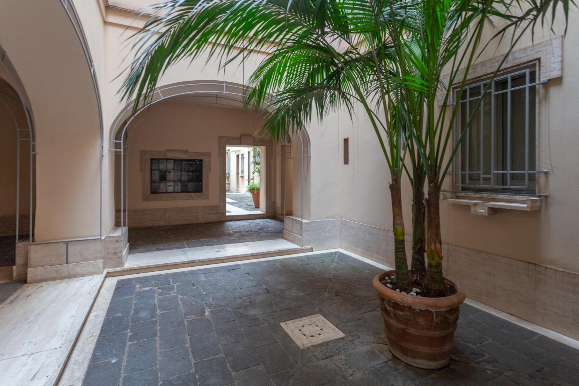 San Teodoro 34 - Stylish In Front Of Forum *