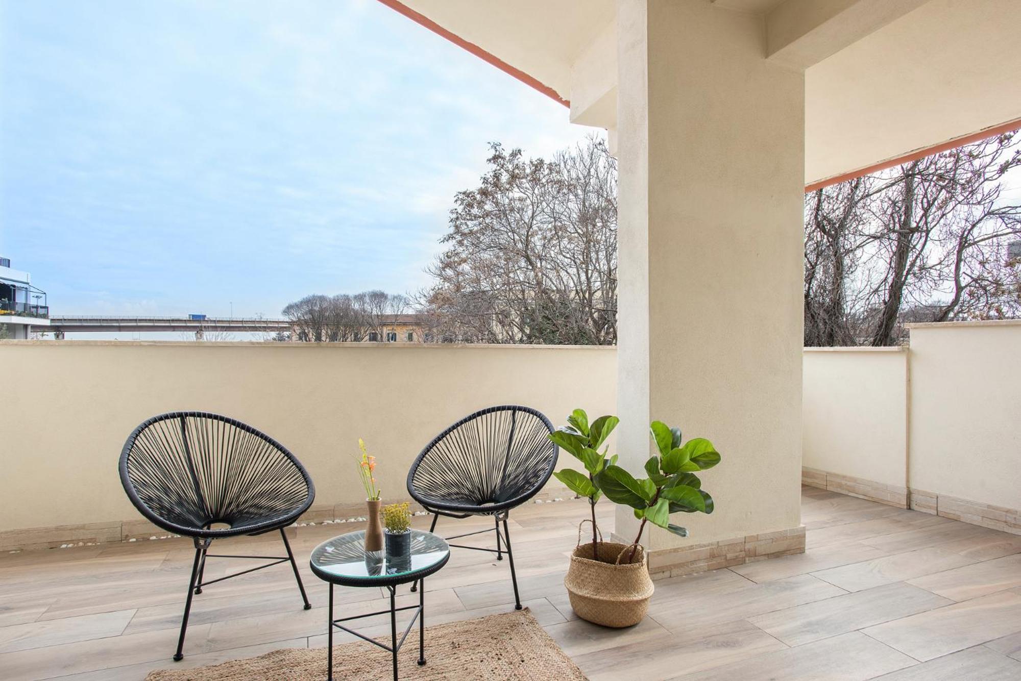 Urban Oasis With Balcony And Free Private Parking Appartamento