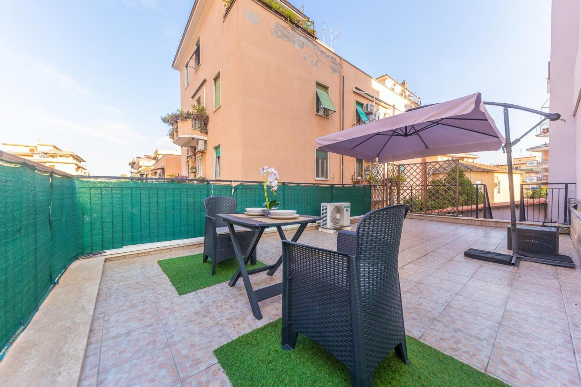 Apartamento Bilocale Indipendente Con Terrazzo Esclusivo A Due Passi Dalla Metro Di Roma