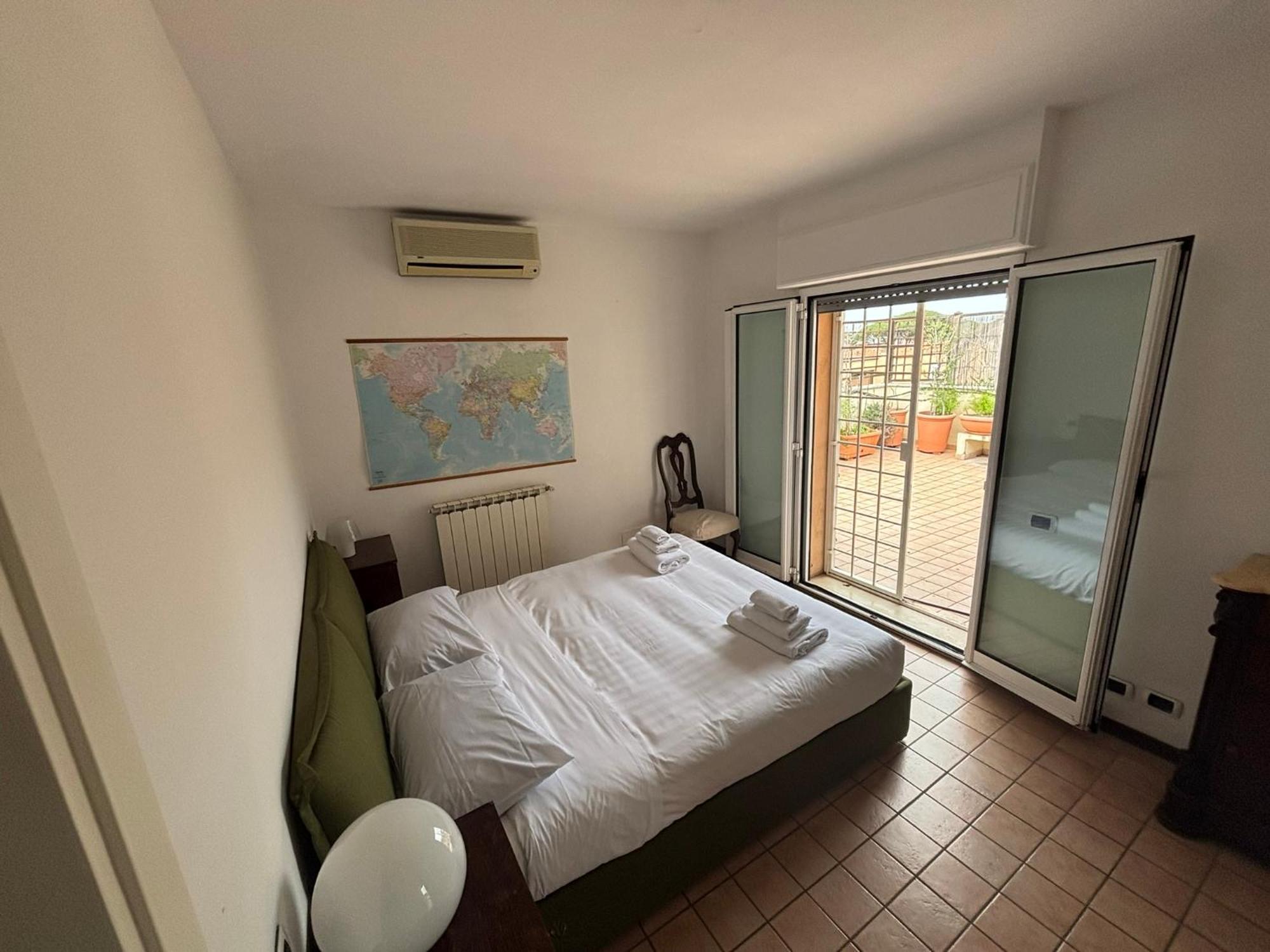 Eur - Colosseo Dolce Vita Rooftop Wifi-Ac-Bbq Apartment Rome