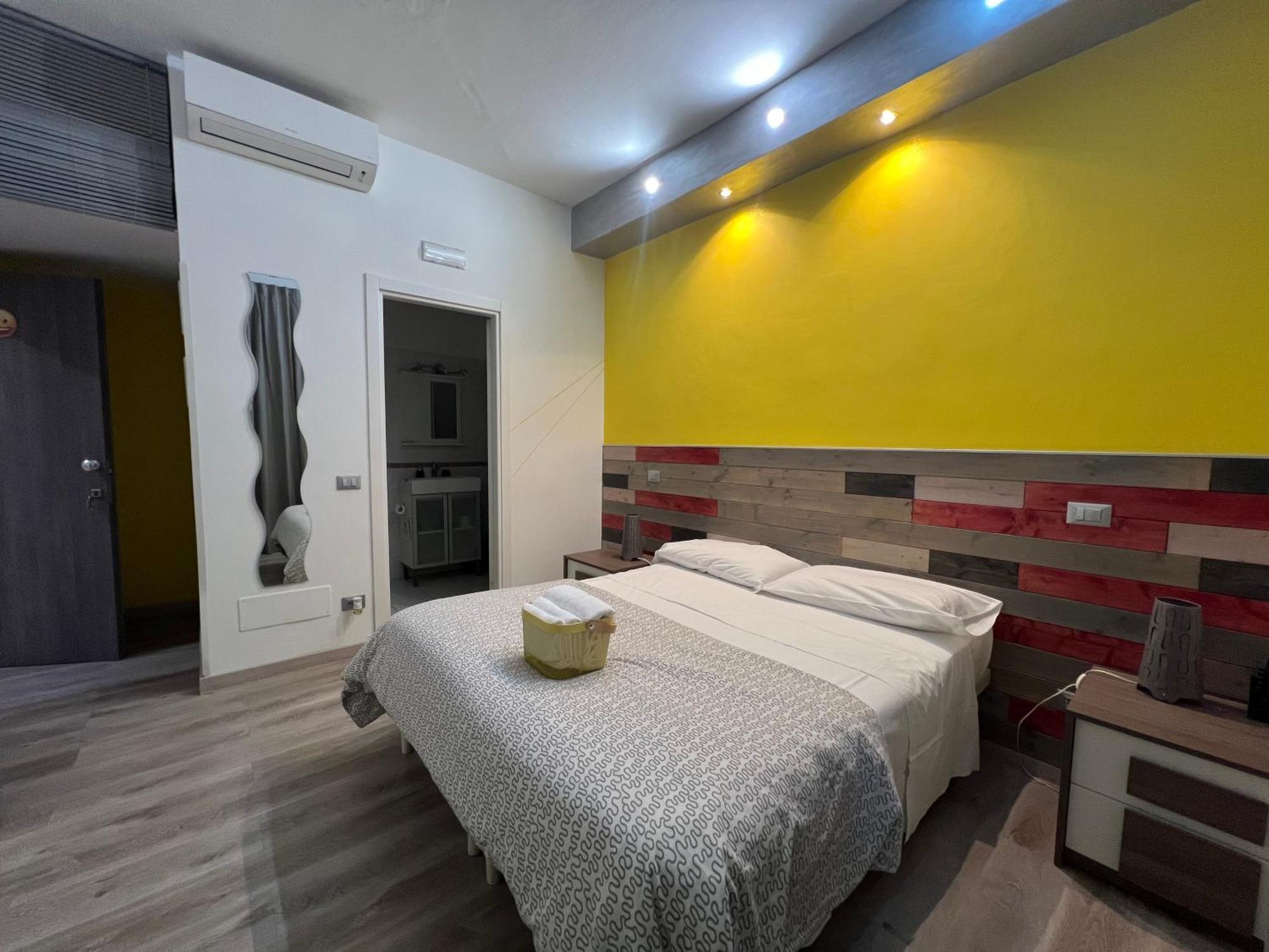 Whatshouse Pensión 3*