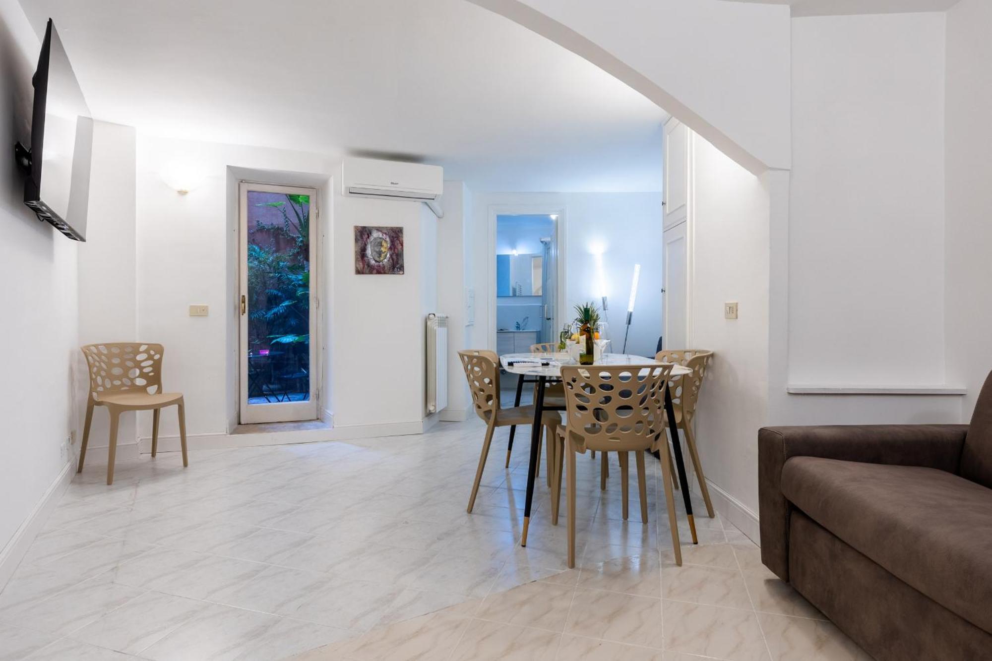 Aparthotel Navona Open Space Apartments 4*