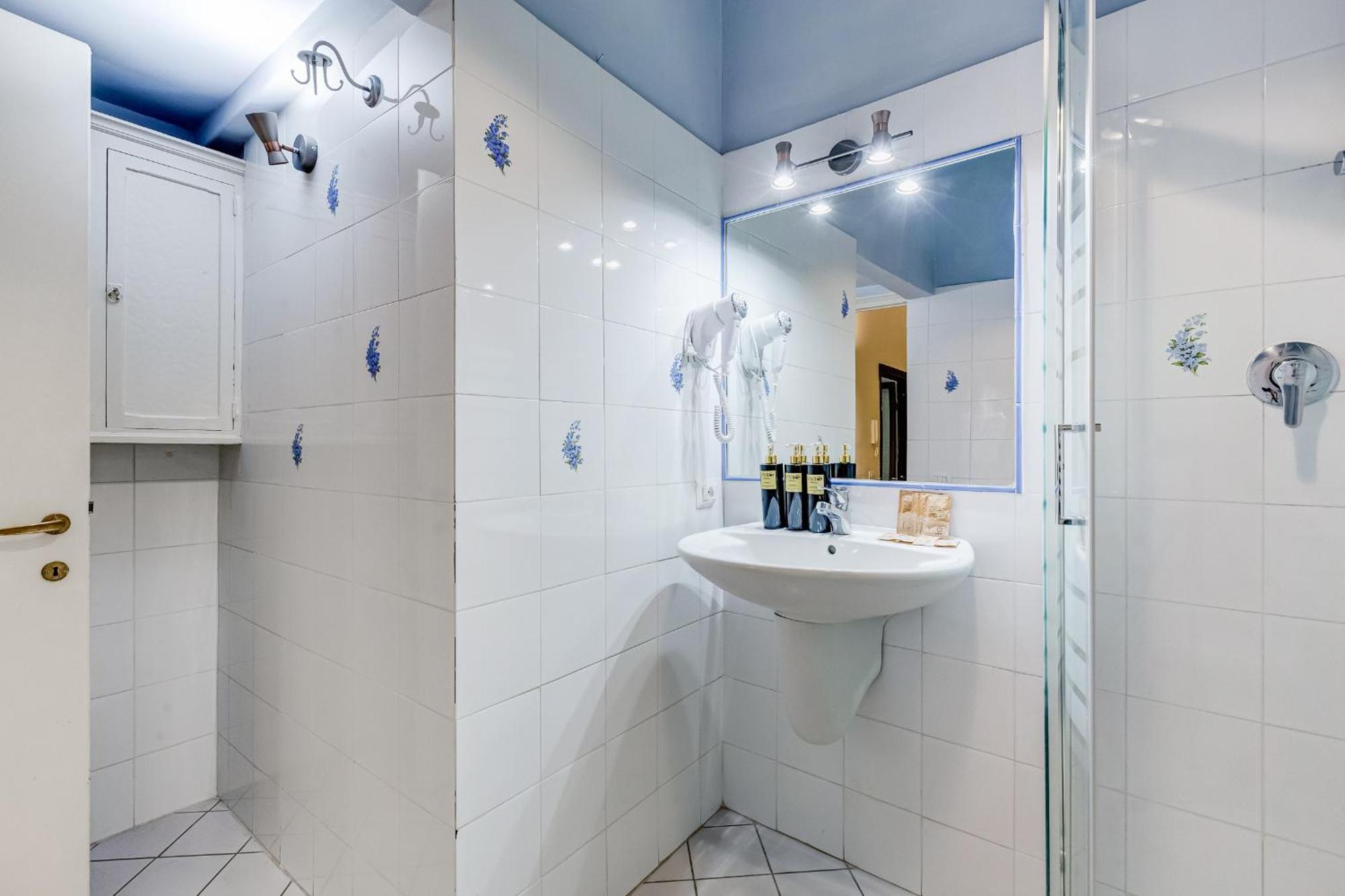 Vivilo Collection - San Vito View - 3 Bdr 2 Baths * Roma