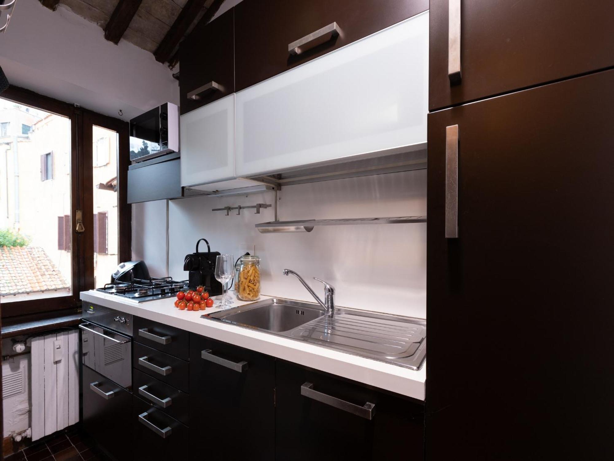 The Rent - Stylish In Trastevere District Apartment