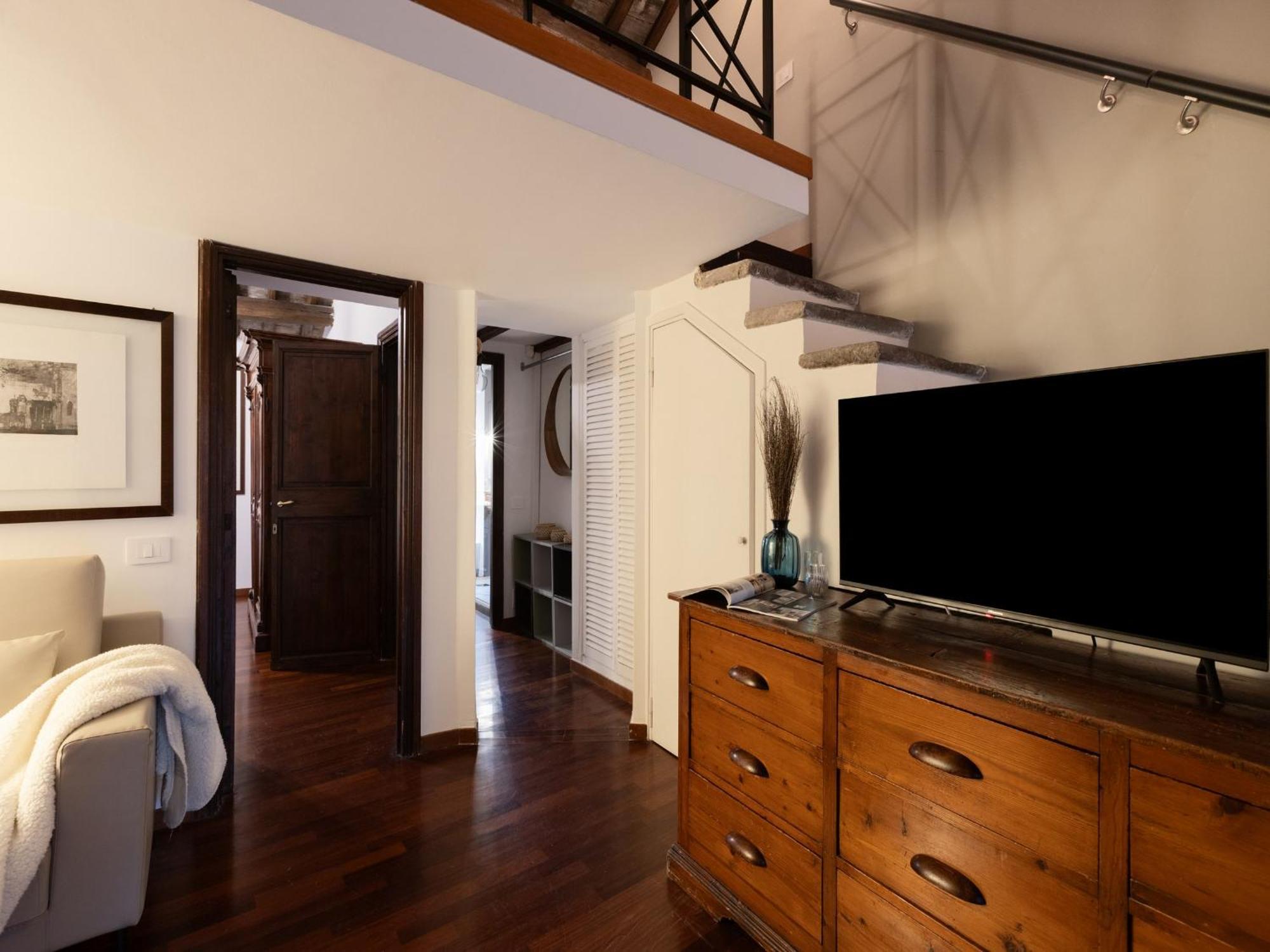 The Rent - Stylish In Trastevere District Apartment Rom