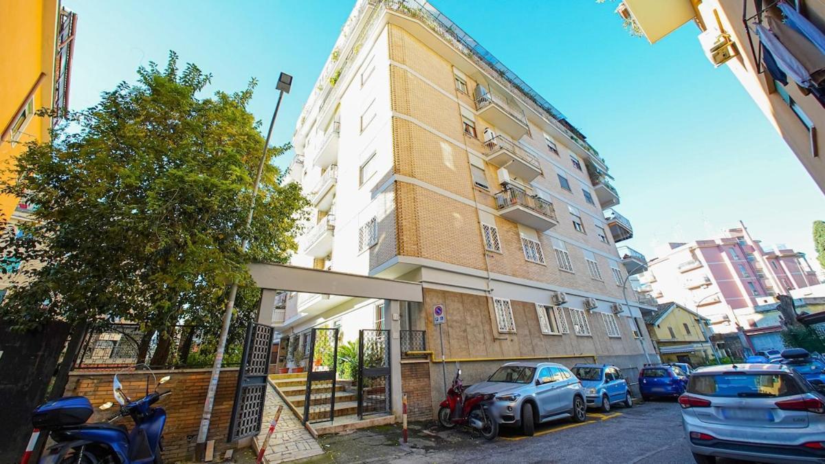 Dell'arte - Metro Linea A *
