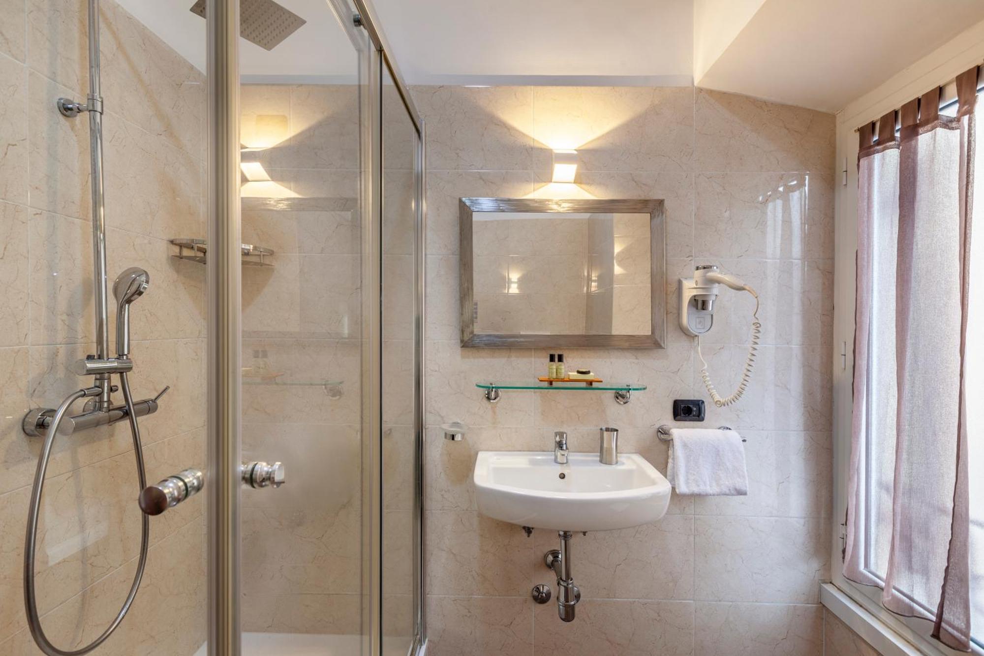 Rooms&suites 2* Rom