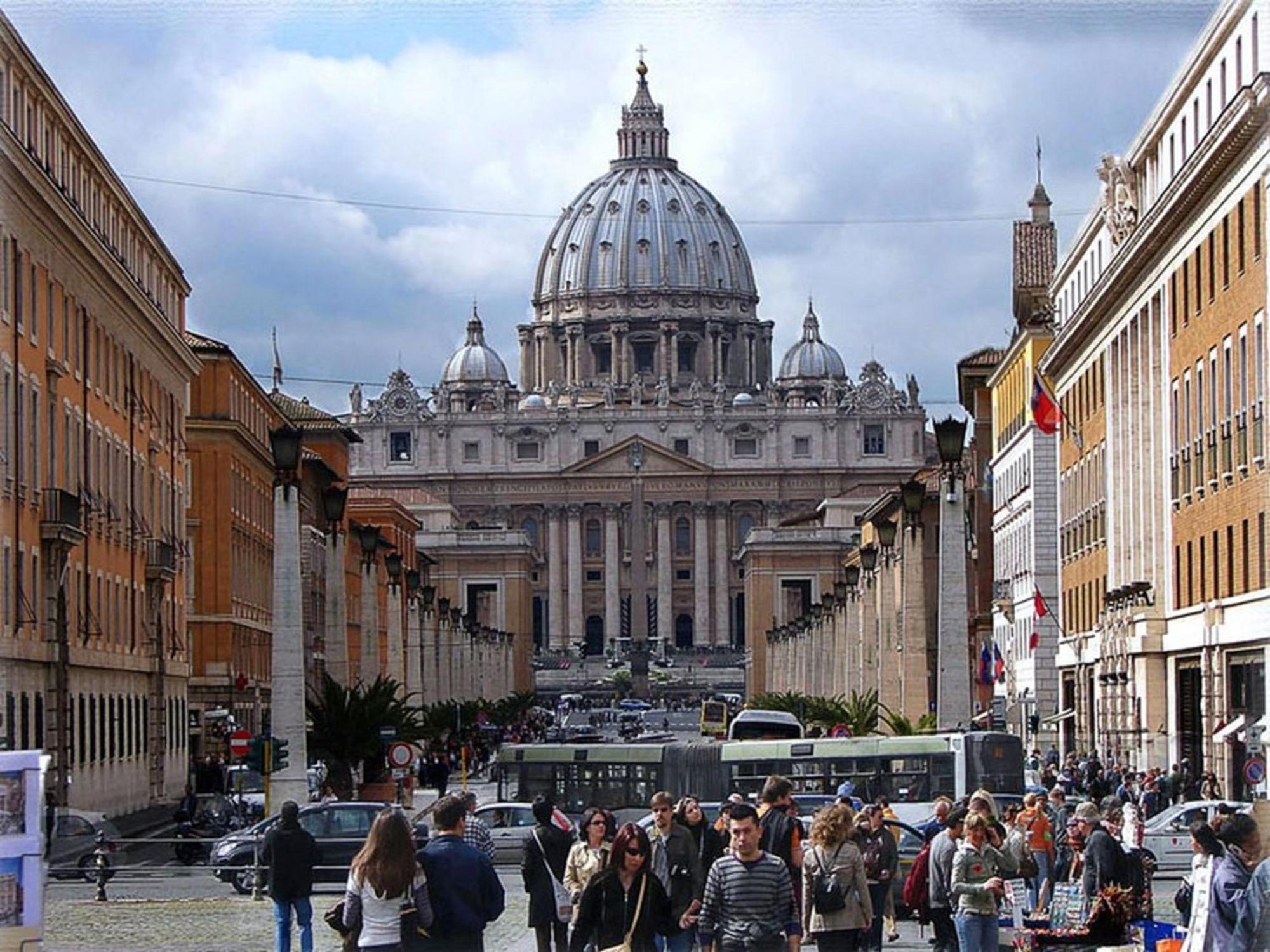 Trevi Fountain House Deluxe *