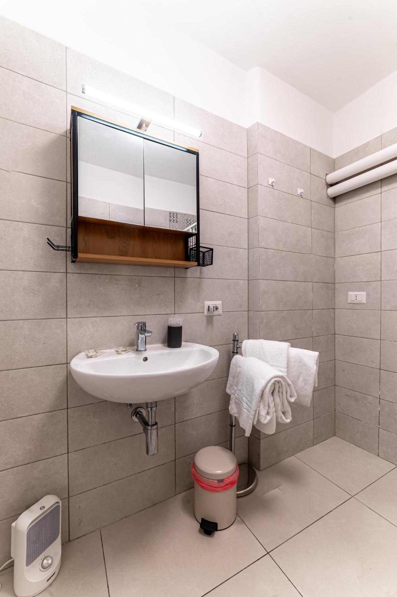 Luca Flat - Tiburtina Train Station & Wi-fi Apartamento *