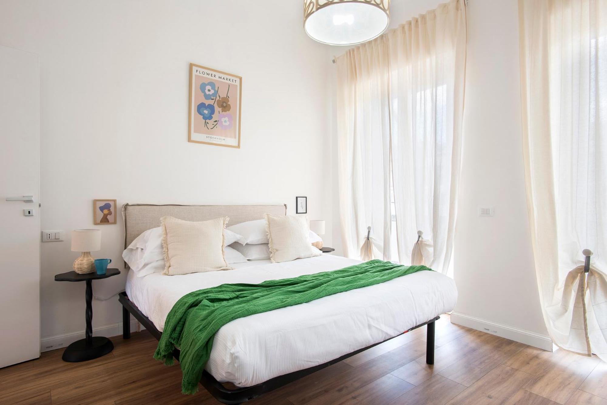 Sunny New Renovated With Balcony Metro A