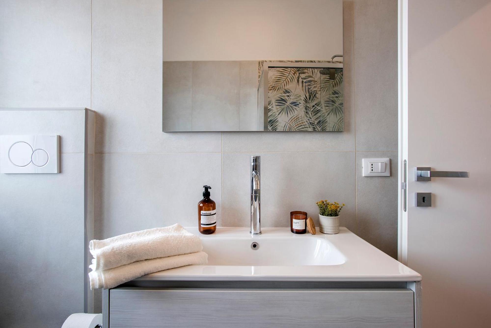 Sunny New Renovated With Balcony Metro A Appartamento *