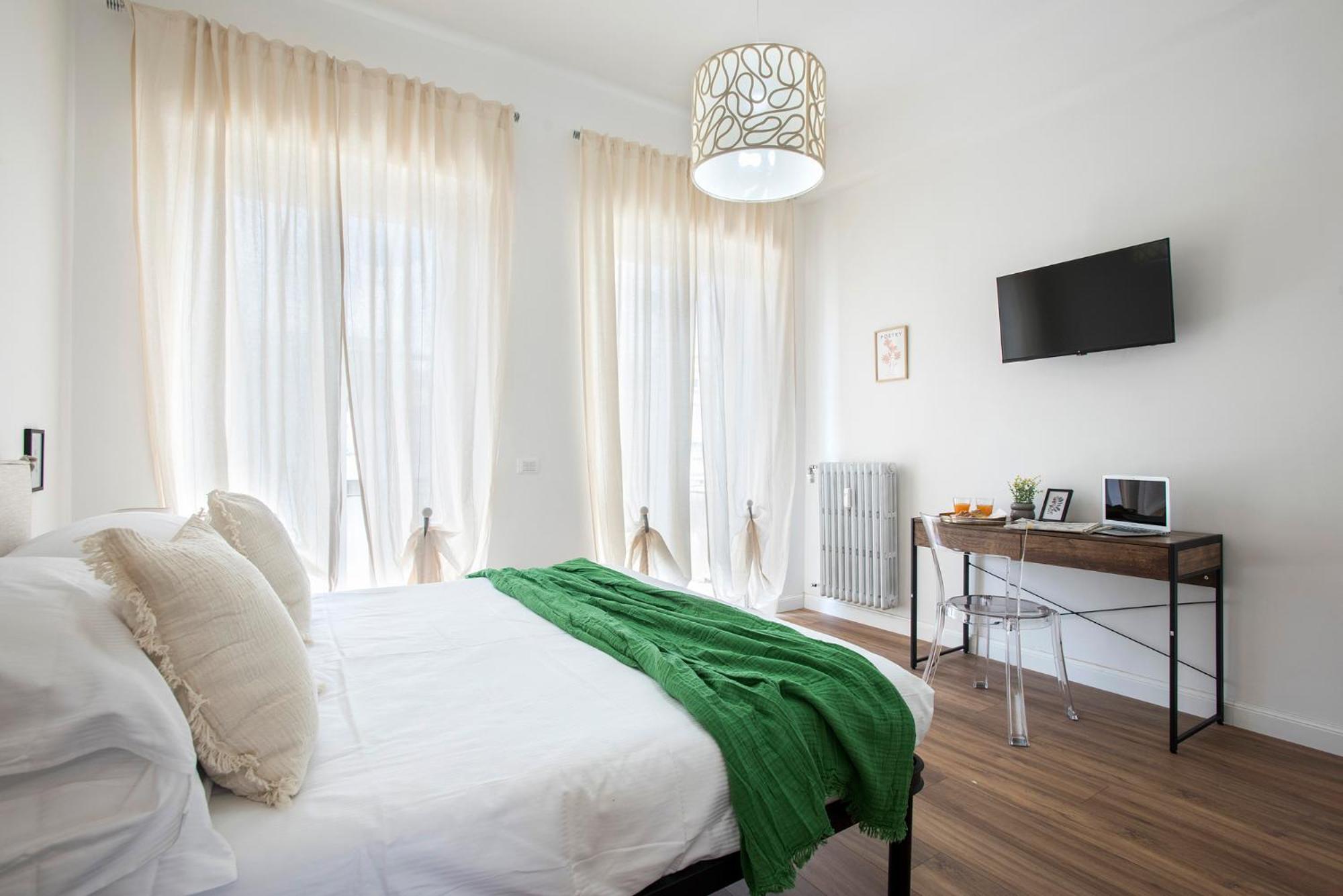 Sunny New Renovated With Balcony Metro A Roma