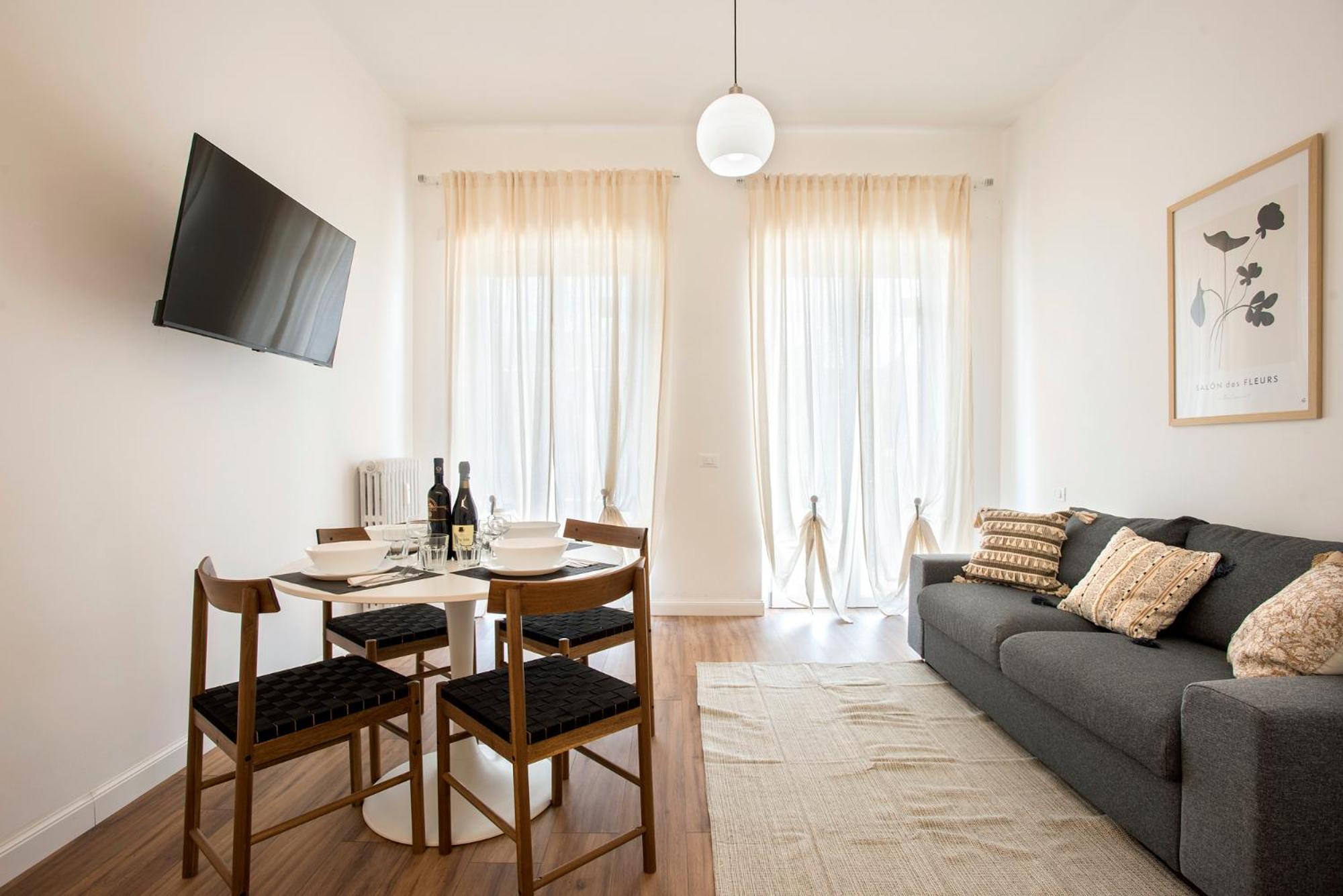 Sunny New Renovated With Balcony Metro A