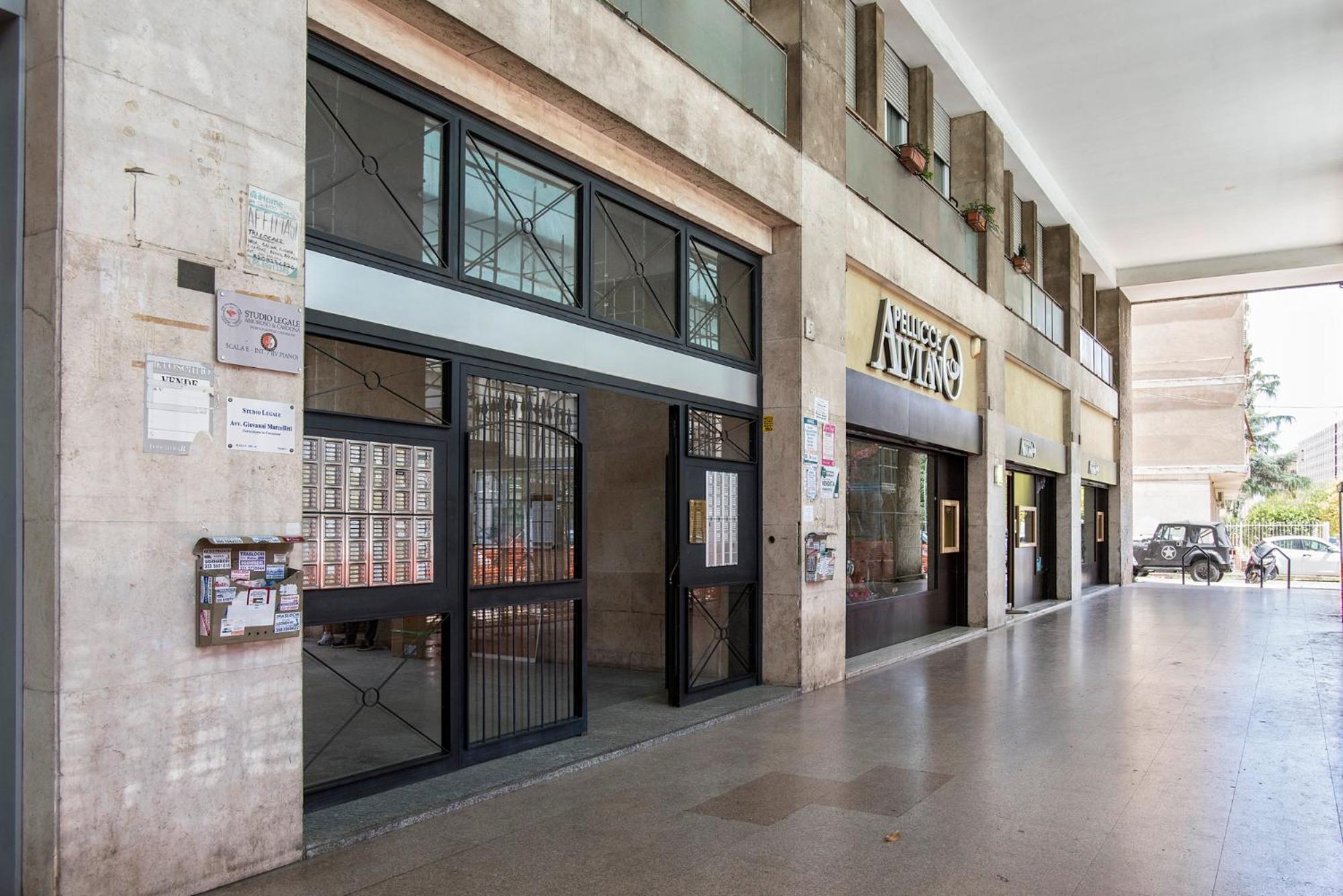 Sunny New Renovated With Balcony Metro A Roma