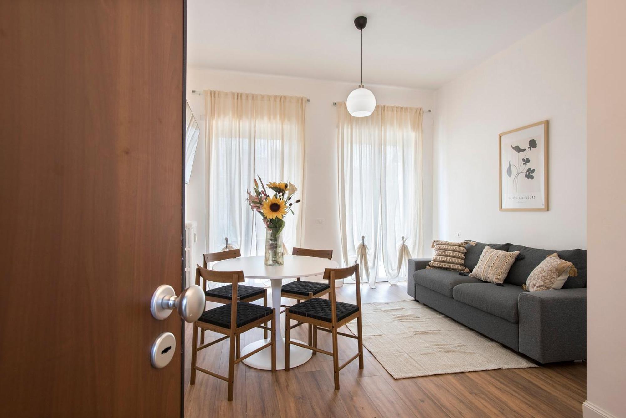 Sunny New Renovated With Balcony Metro A Appartamento