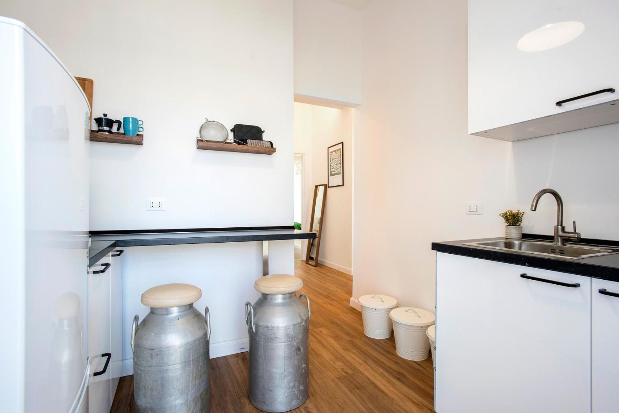 Sunny New Renovated With Balcony Metro A Appartamento
