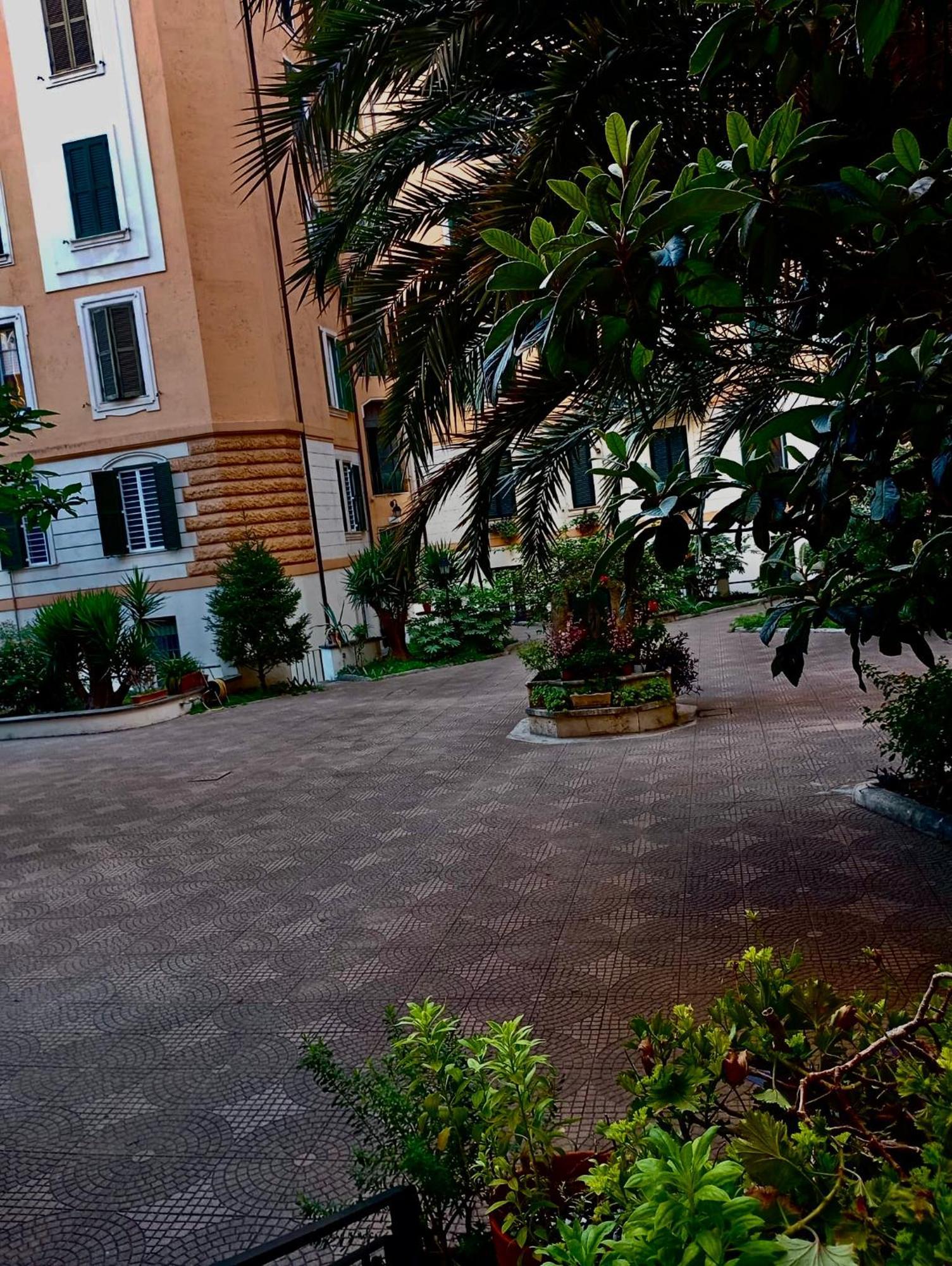 Ave Roma