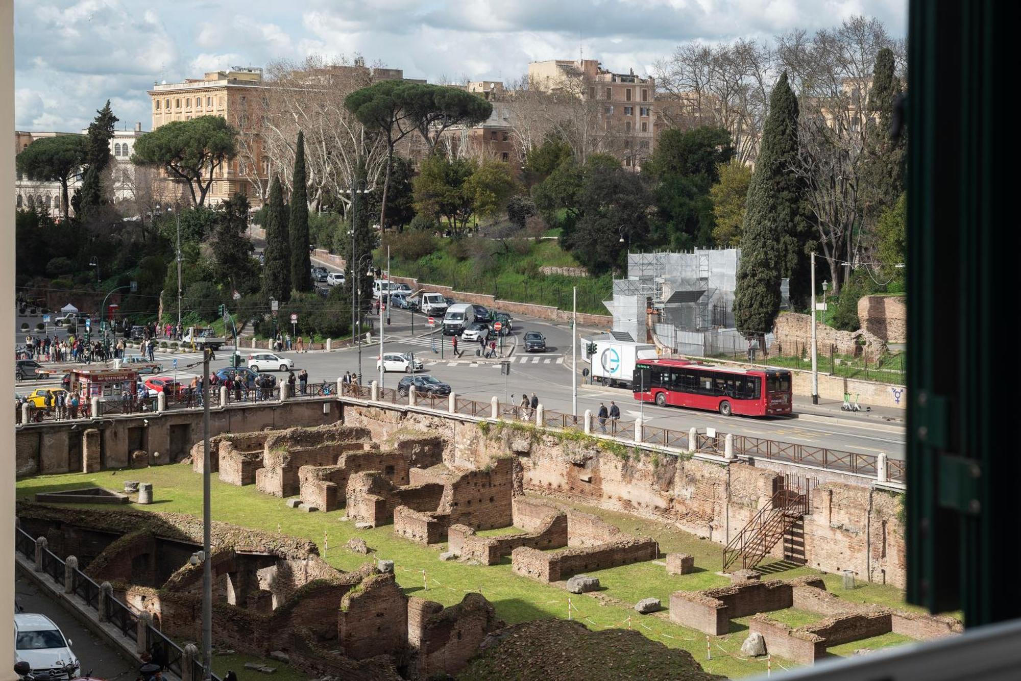 Appartamento Alma At Colosseum Luxury Overlooking Colosseo Roma