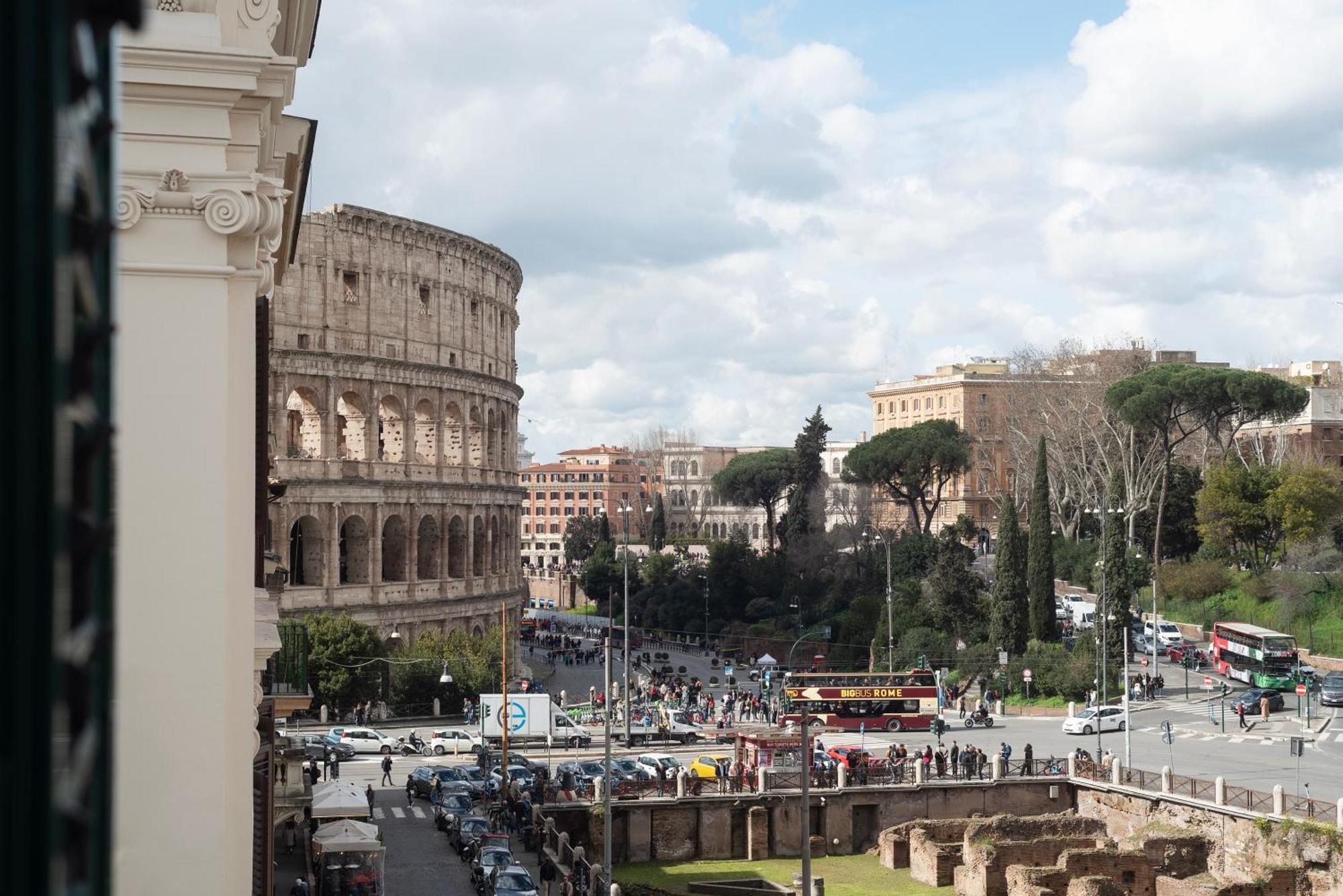 Alma At Colosseum Luxury Overlooking Colosseo Appartamento