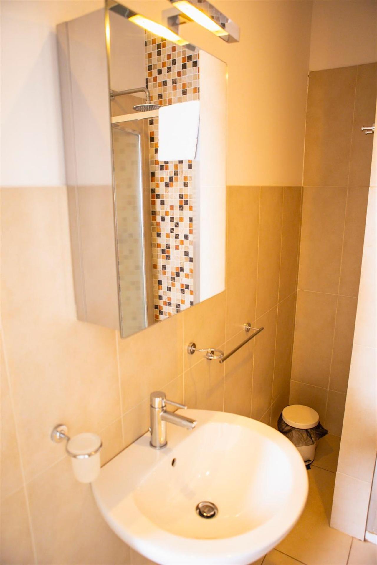 San Luigi - Residenza Gemelli 3* Roma