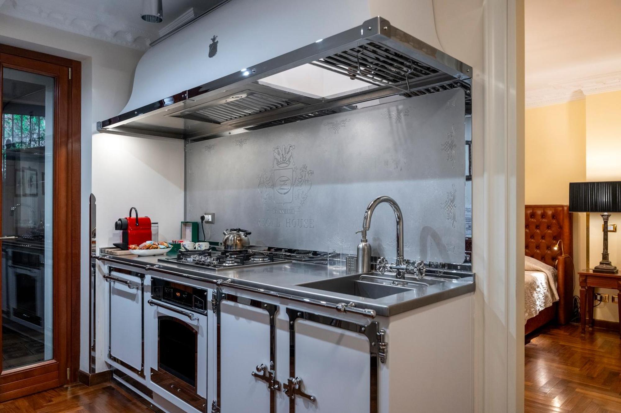 Regal House Capucci 6 Gjestgiverier Roma