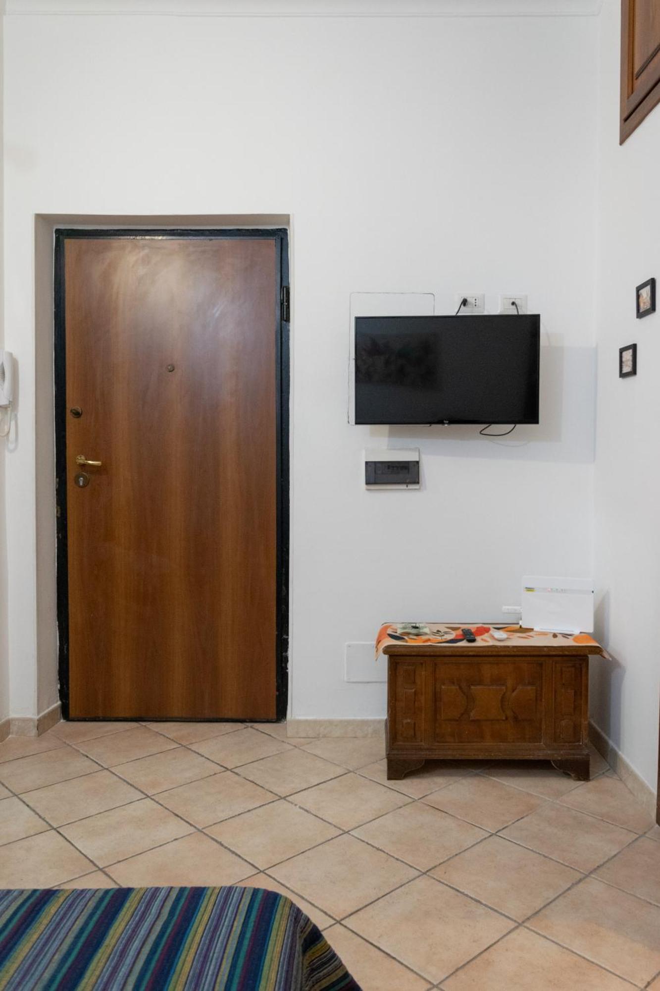 Casa Di Roberto - Metro E Servizi A Due Passi! Appartamento *