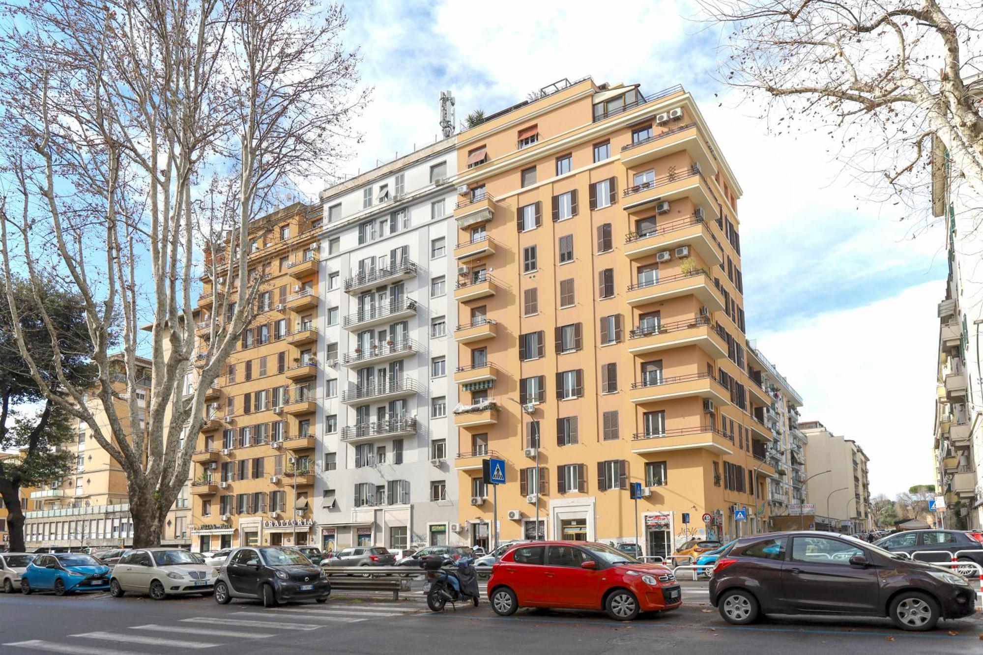 Piramide Deluxe * Roma