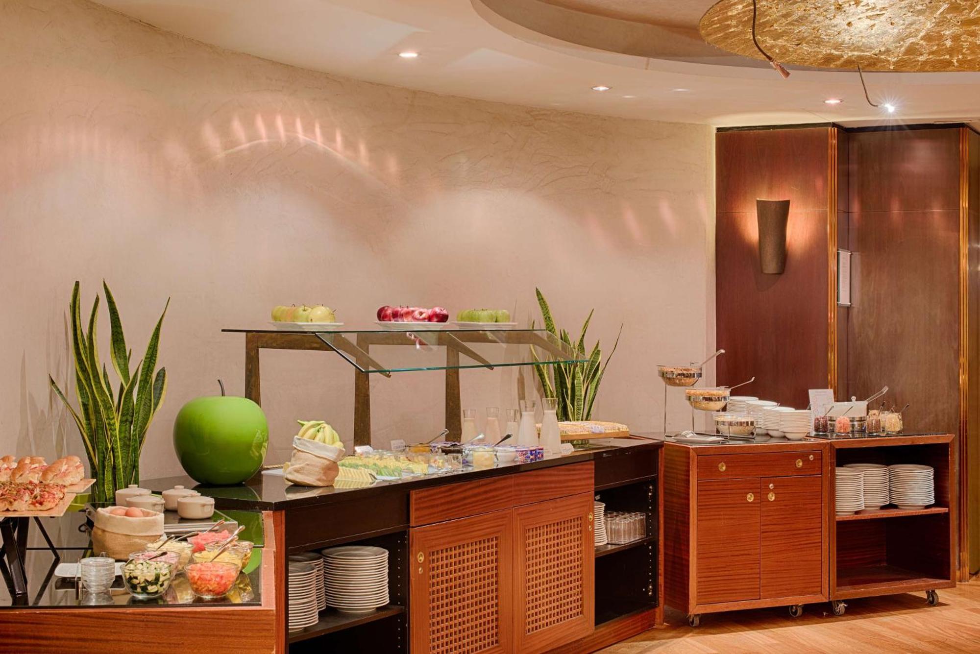 Hotel Nh Carpegna 4*