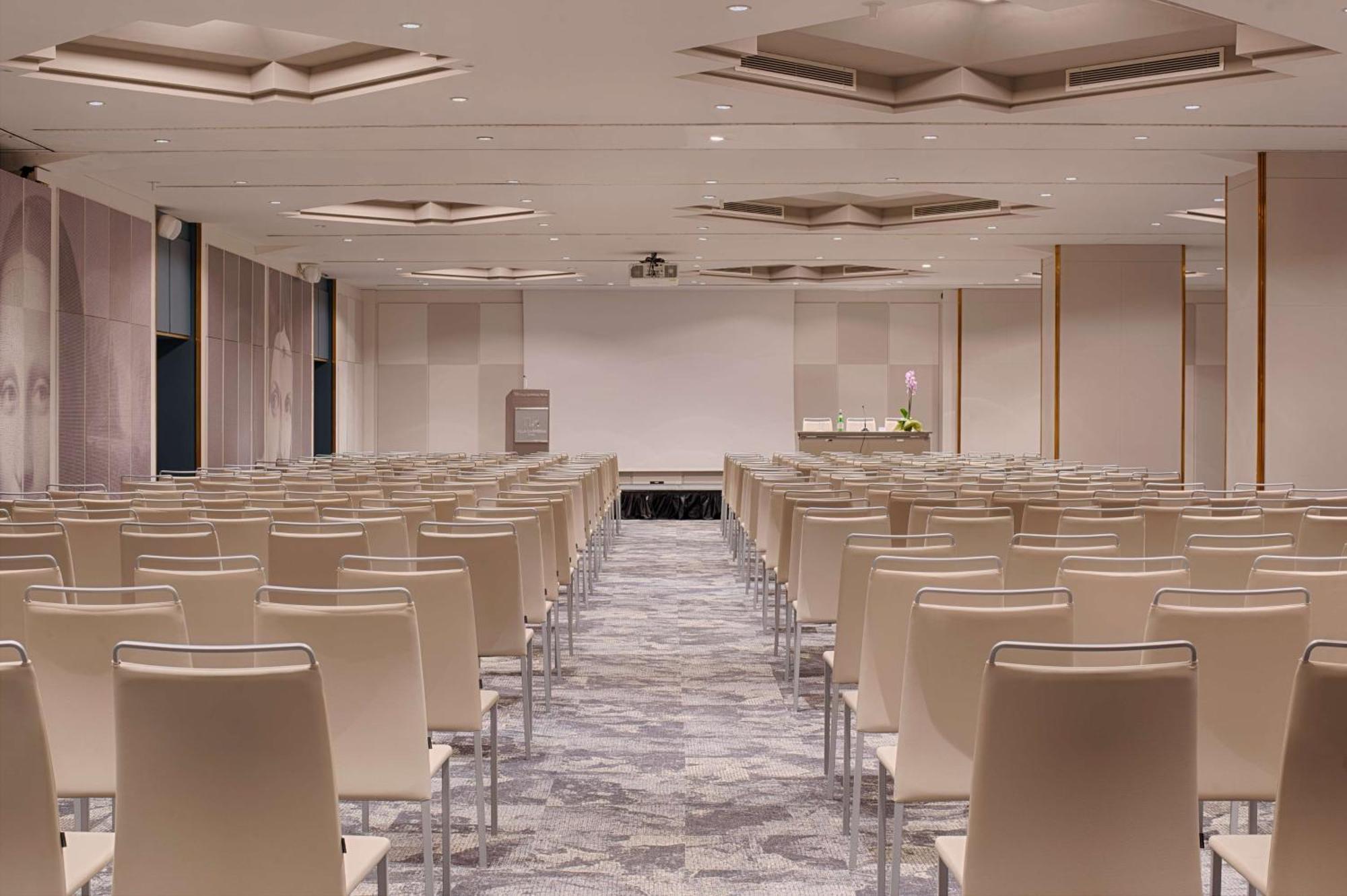 Nh Carpegna Hotel