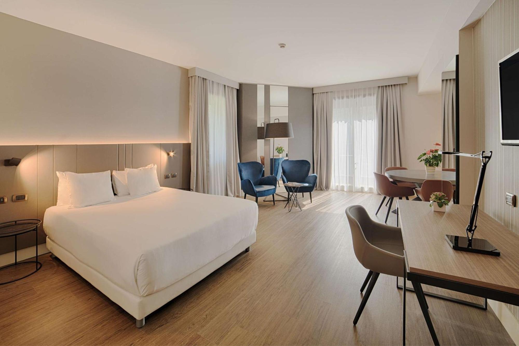 Nh Carpegna Hotel 4*