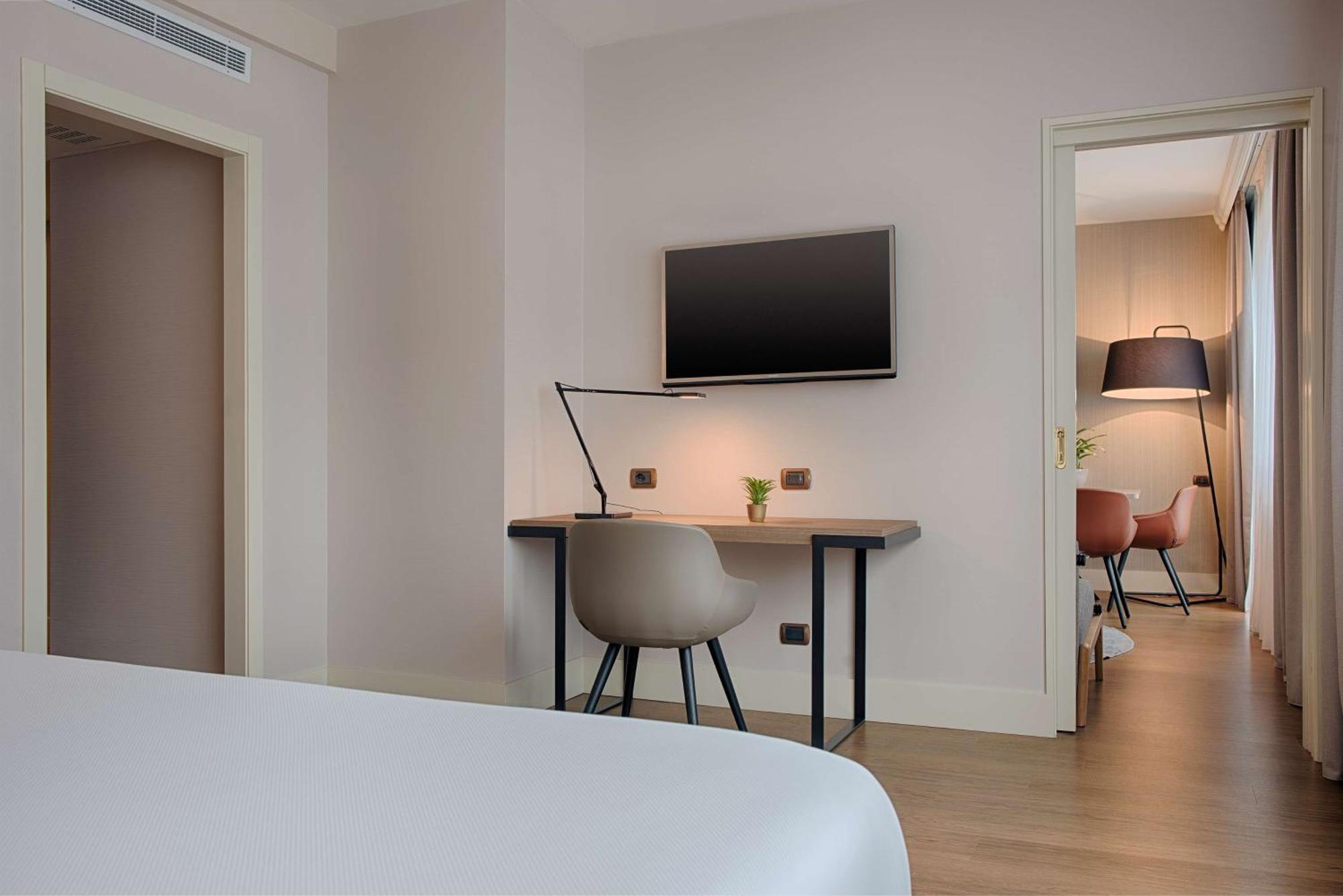 Hotel Nh Carpegna 4*