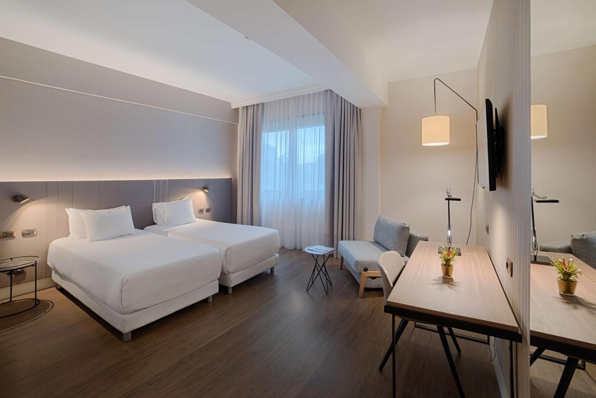 Hotel Nh Carpegna 4*