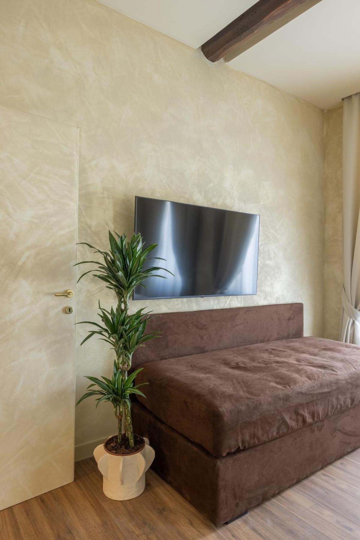Pantheon Urbes Collection *