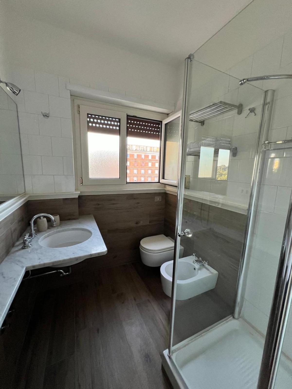 Luce, Silenzio Ed Eleganza Nel Cuore Di Apartamento Roma