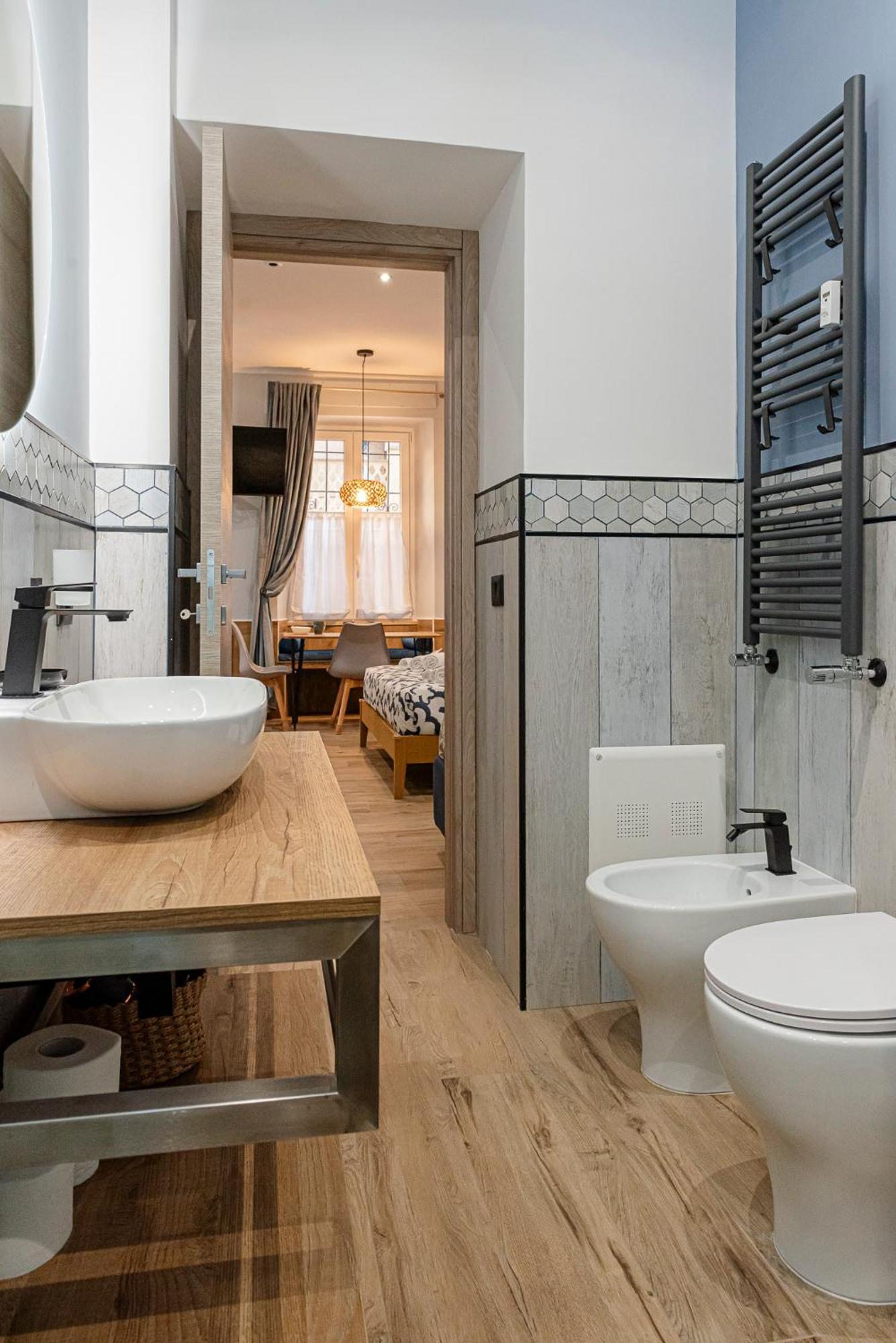 Helle Hus - 200m From Piazza Bologna Metro And 10 Minutes From The Colosseum * Roma