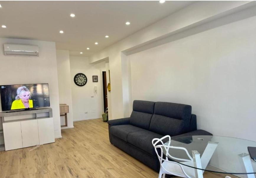 Pm 34 Viale Imperatore Guest House - 50 Mt From Metro San Paolo Apartment