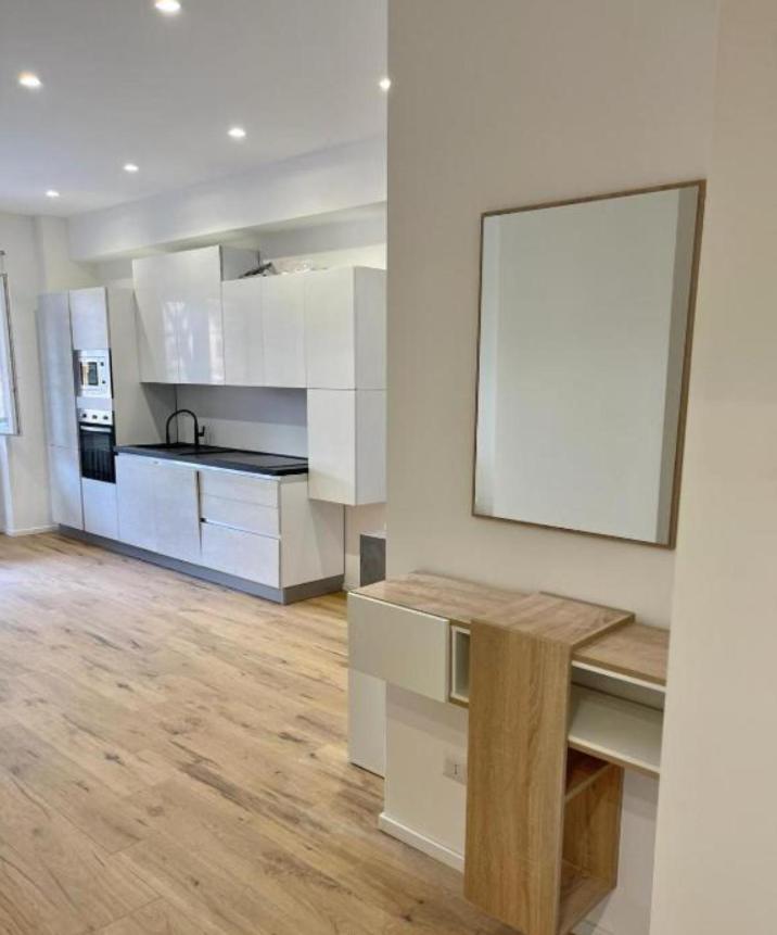 Pm 34 Viale Imperatore Guest House - 50 Mt From Metro San Paolo Apartment Rom