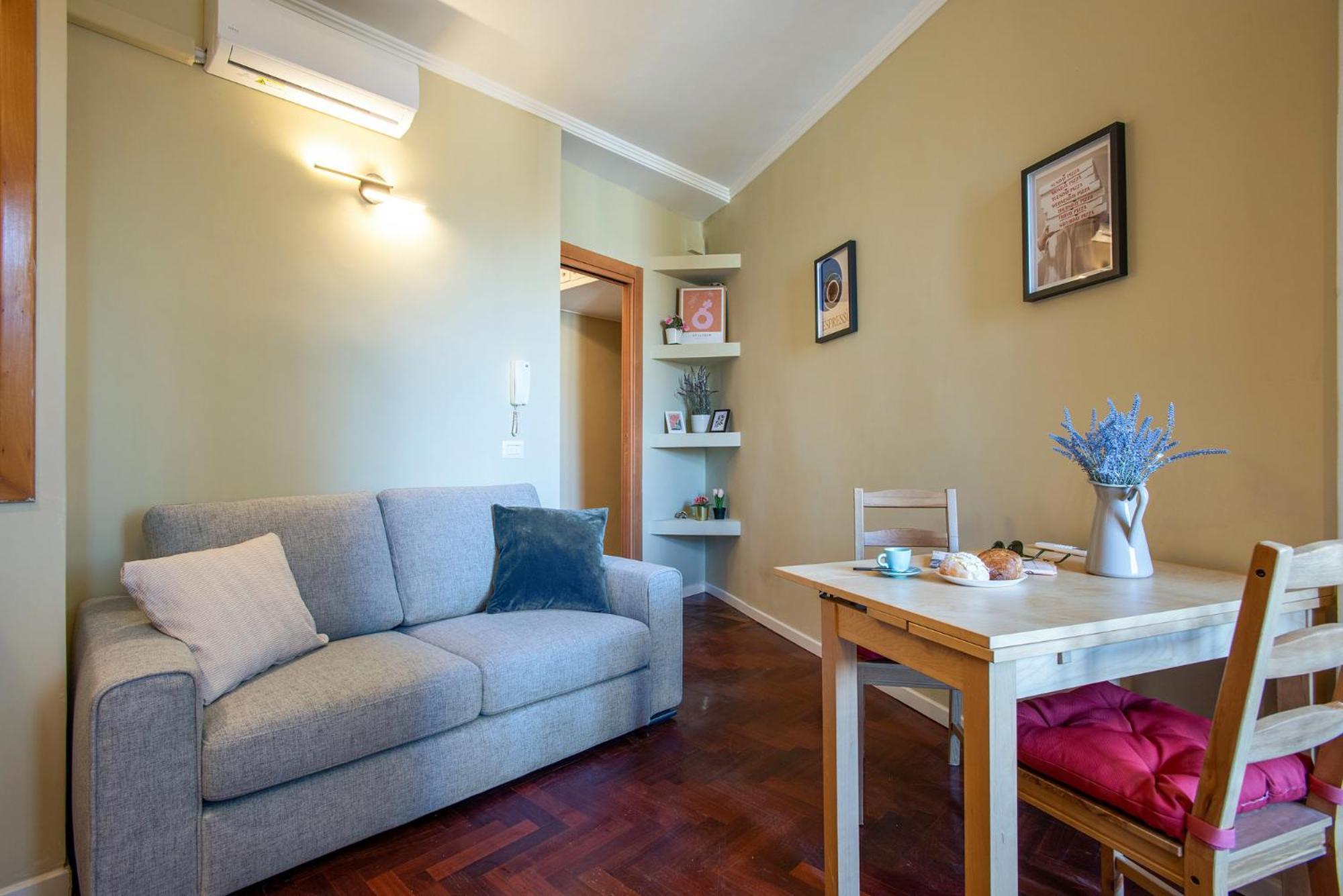 Elegant 1bdr Front The Subway Furio Camillo Appartamento Roma