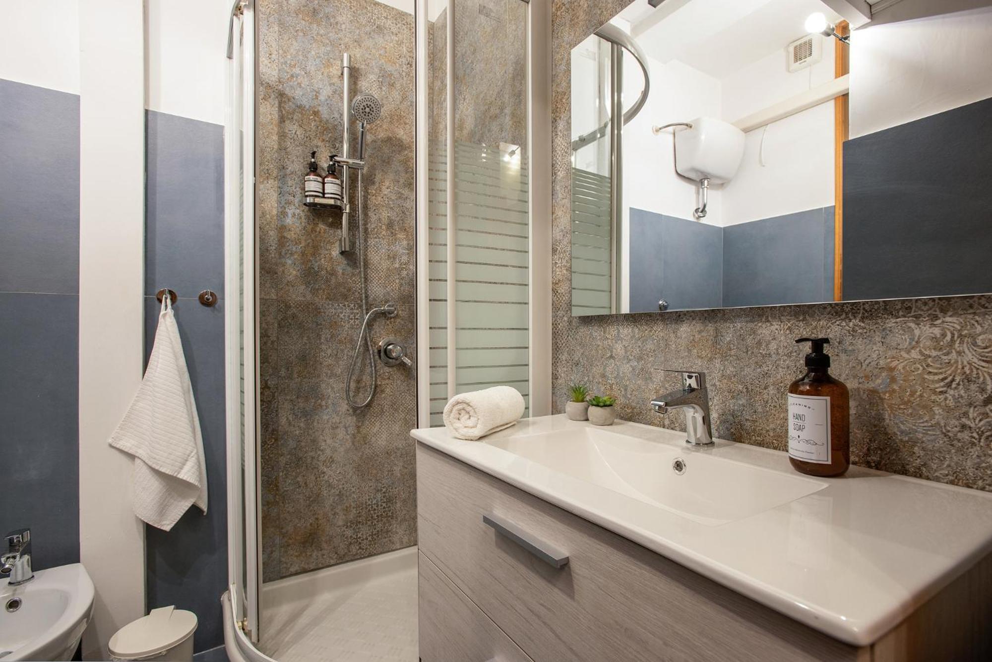 Elegant 1bdr Front The Subway Furio Camillo Appartamento