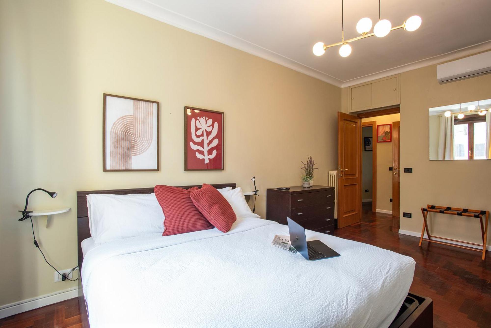 Elegant 1bdr Front The Subway Furio Camillo Appartamento