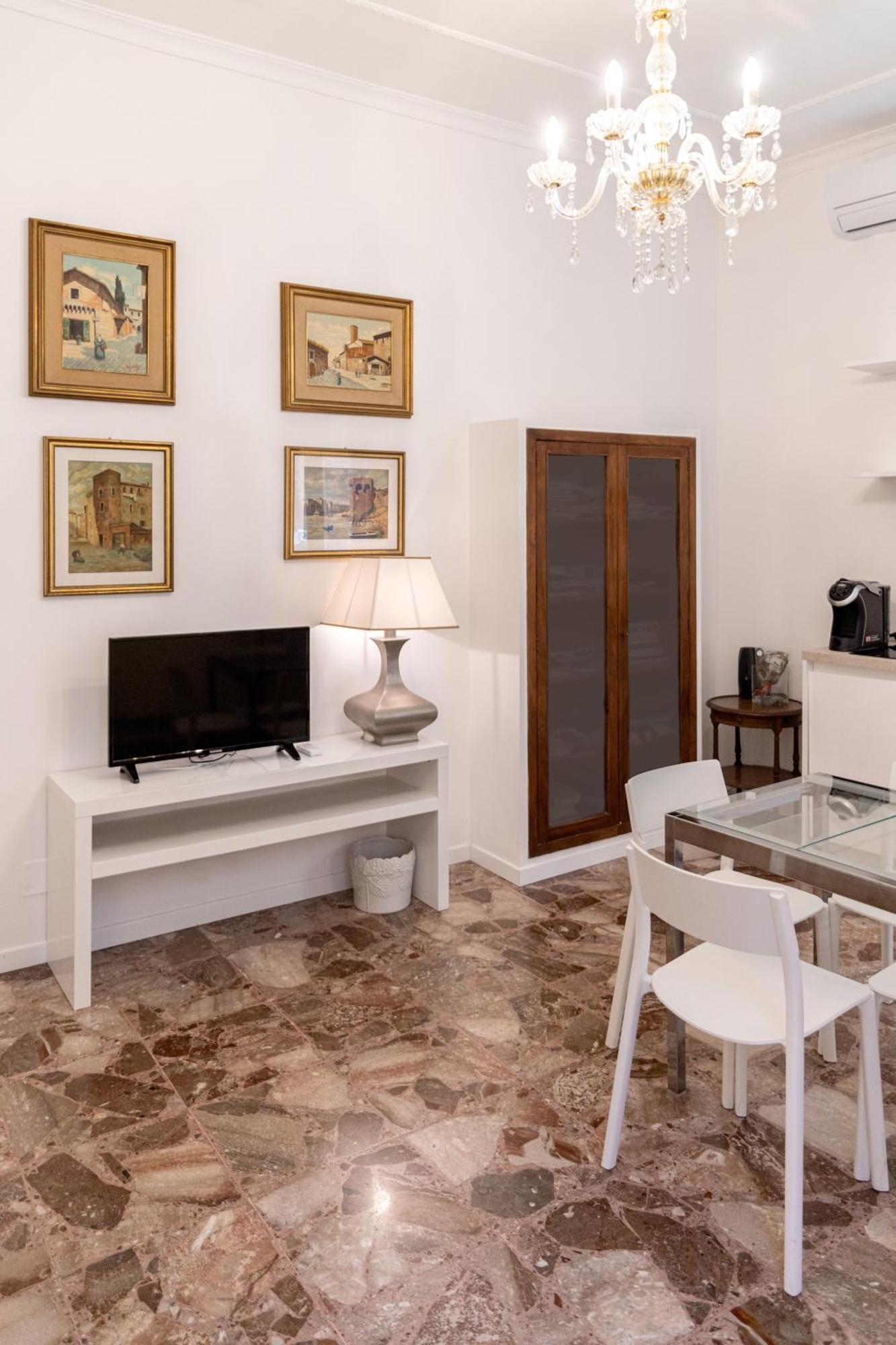 Appartamento Dimora Quattro Cantoni - Rione Monti *