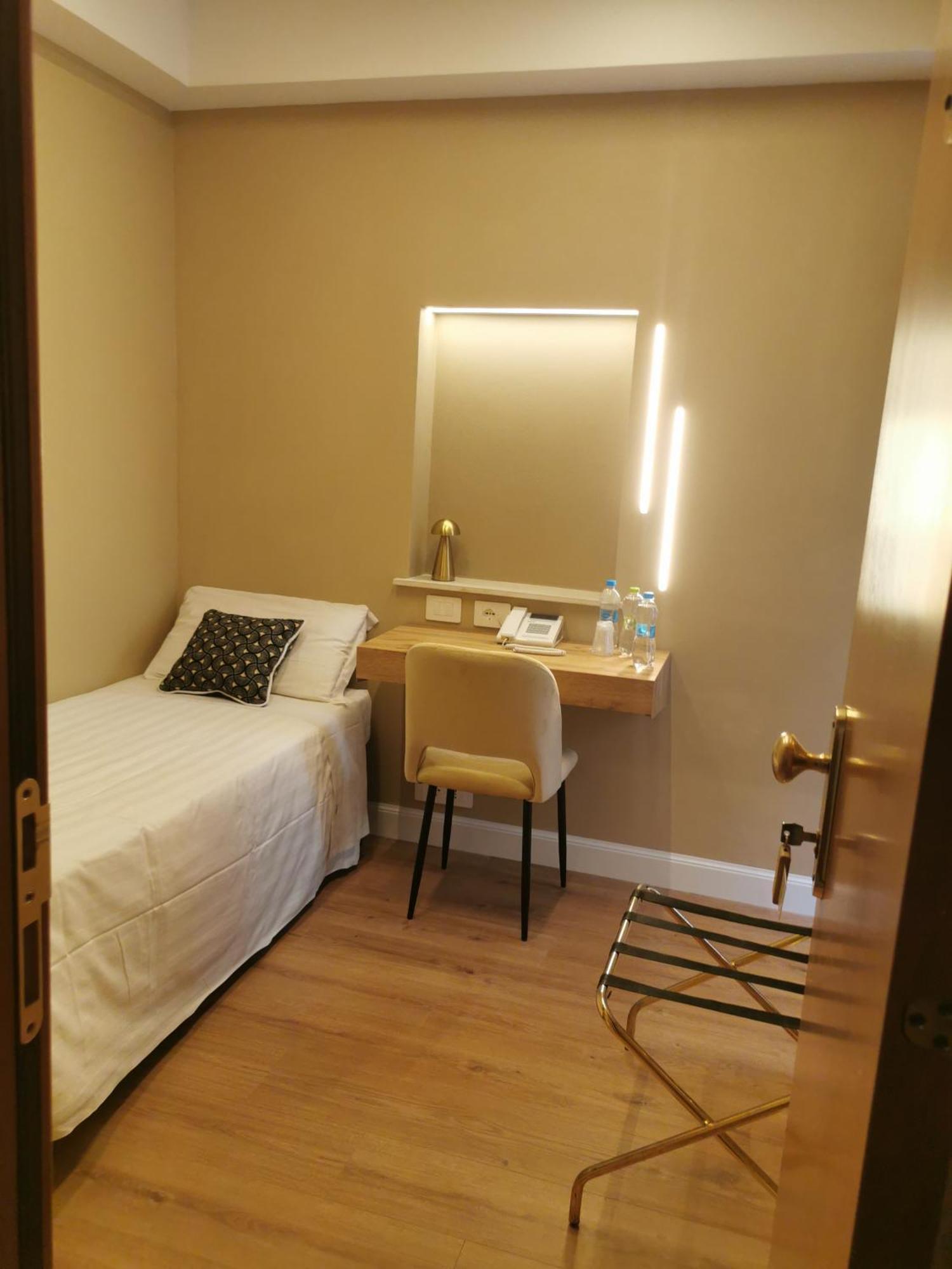 Fiori Hotell 2*