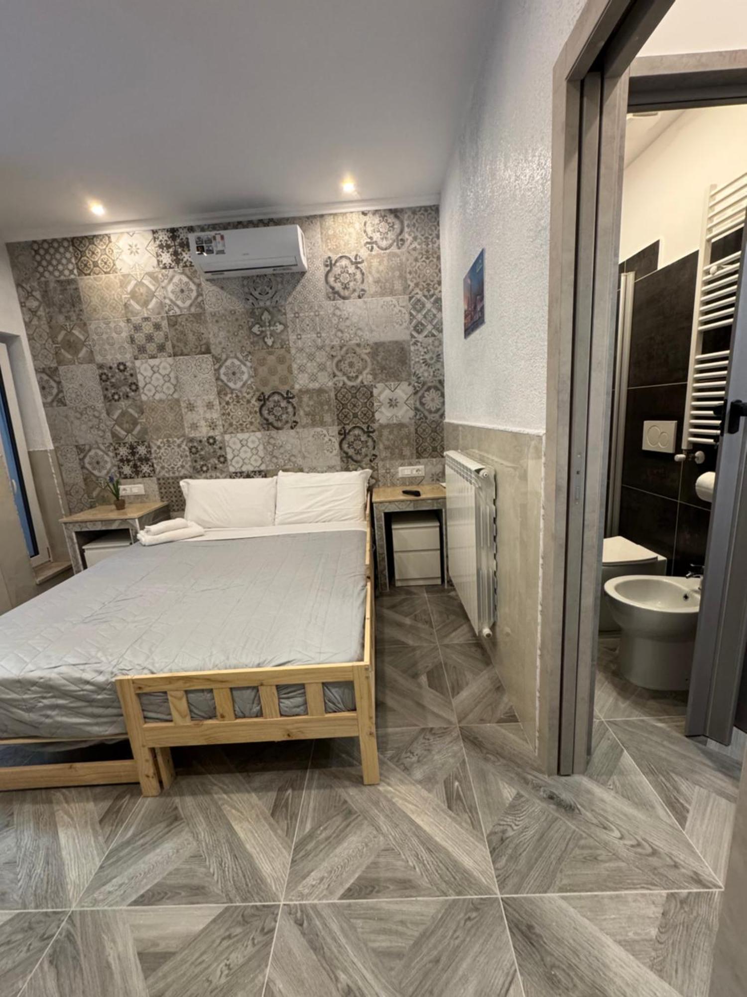 Bed & Breakfast Luxor Eco Casa E Per Vacanze In Centro Piazza Bologna, Colosseo, Piazza Di Spagna, Vaticano, San Pietro, Sapienza, Fontana Di Trevi, Piazza Navona, Trastevere, Tiburtina, Termini, Aeroporto Rome