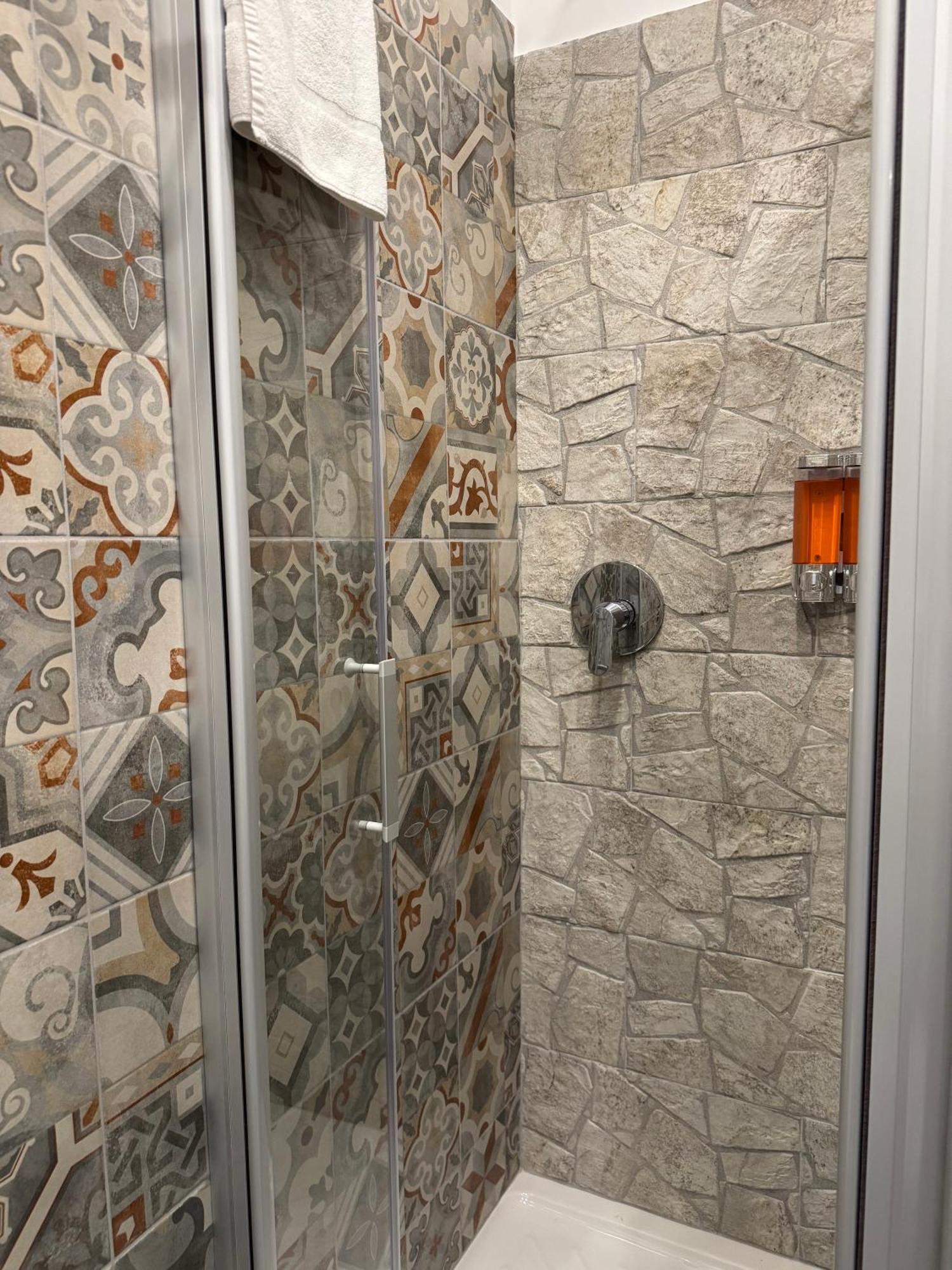 Bed & Breakfast Luxor Eco Casa E Per Vacanze In Centro Piazza Bologna, Colosseo, Piazza Di Spagna, Vaticano, San Pietro, Sapienza, Fontana Di Trevi, Piazza Navona, Trastevere, Tiburtina, Termini, Aeroporto 2*