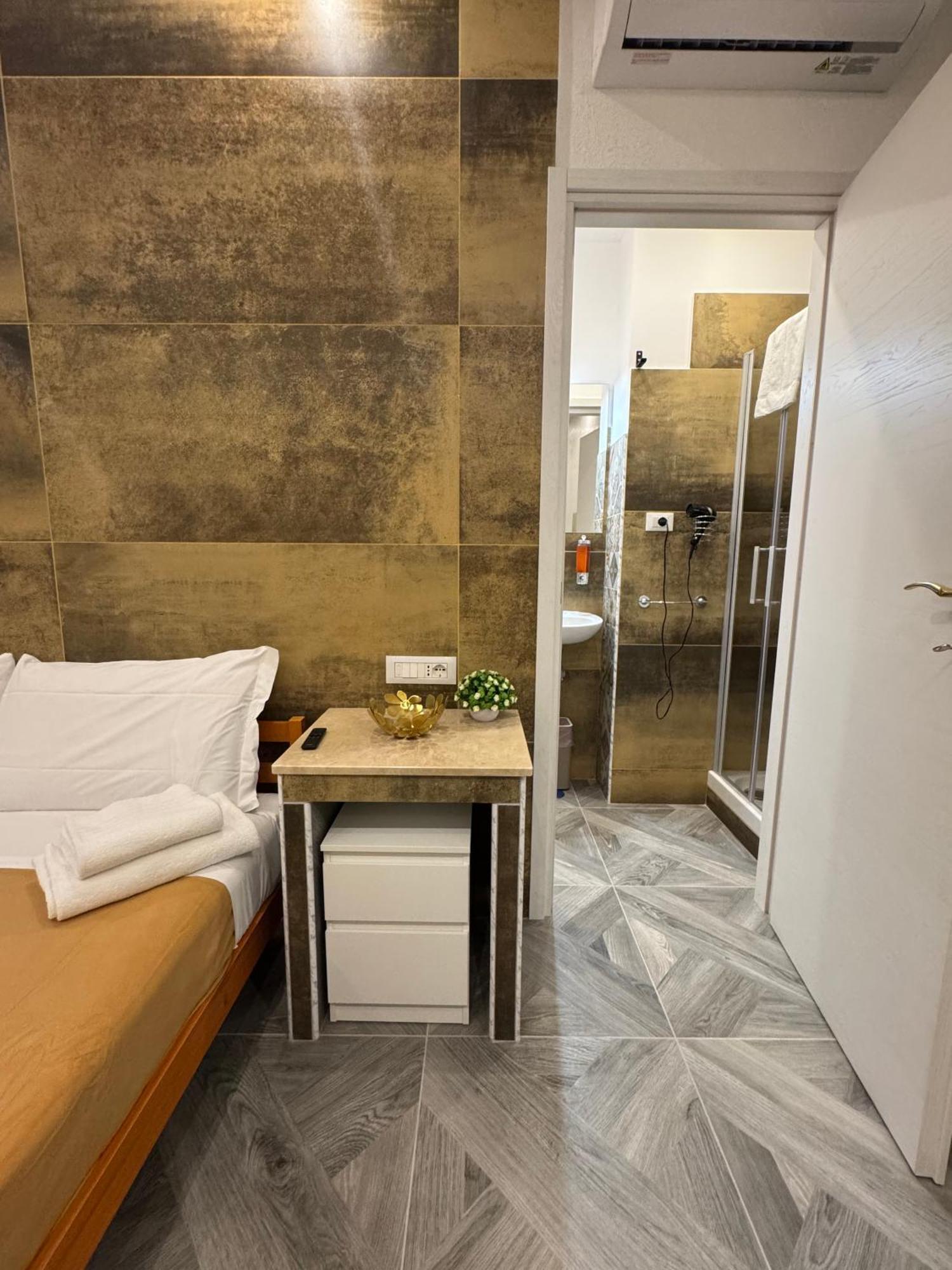Luxor Eco Casa E Per Vacanze In Centro Piazza Bologna, Colosseo, Piazza Di Spagna, Vaticano, San Pietro, Sapienza, Fontana Di Trevi, Piazza Navona, Trastevere, Tiburtina, Termini, Aeroporto Bed & Breakfast 2*