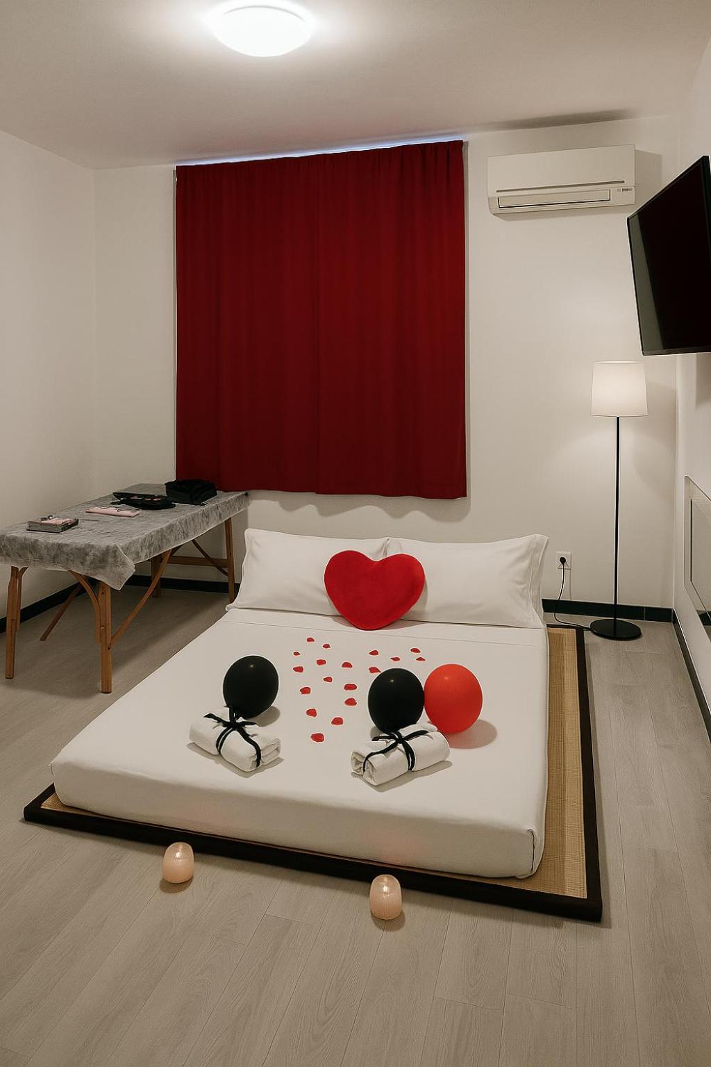 Lovers' Nest - * Roma