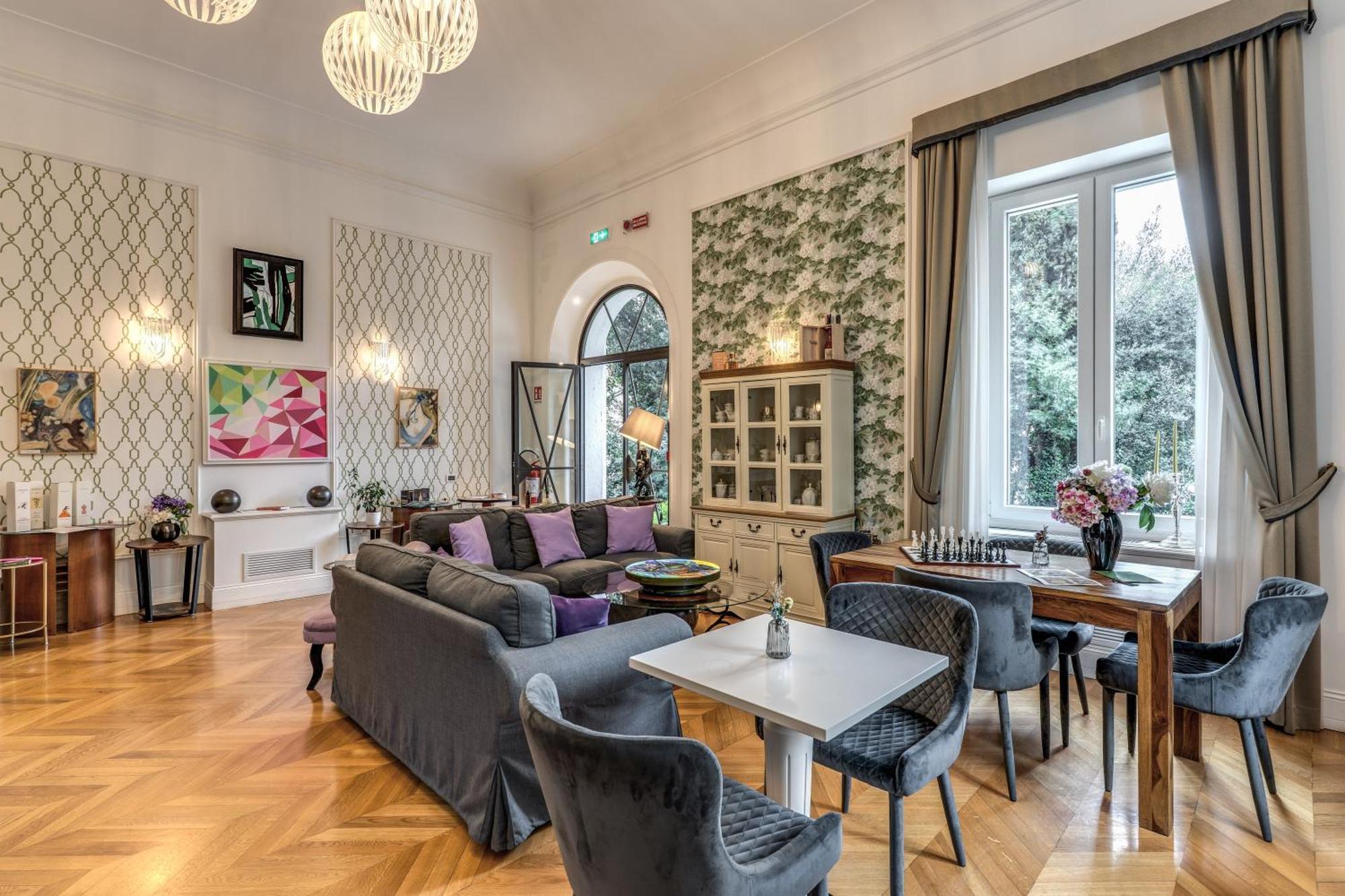 Garden Hotel 3*