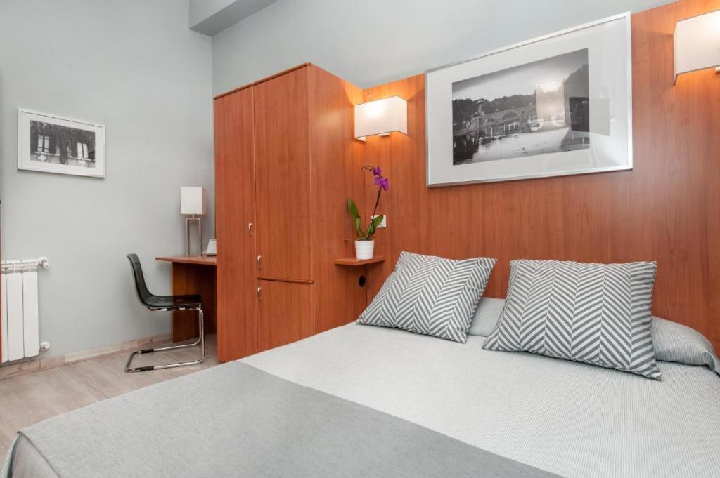 Reyes Hotell *