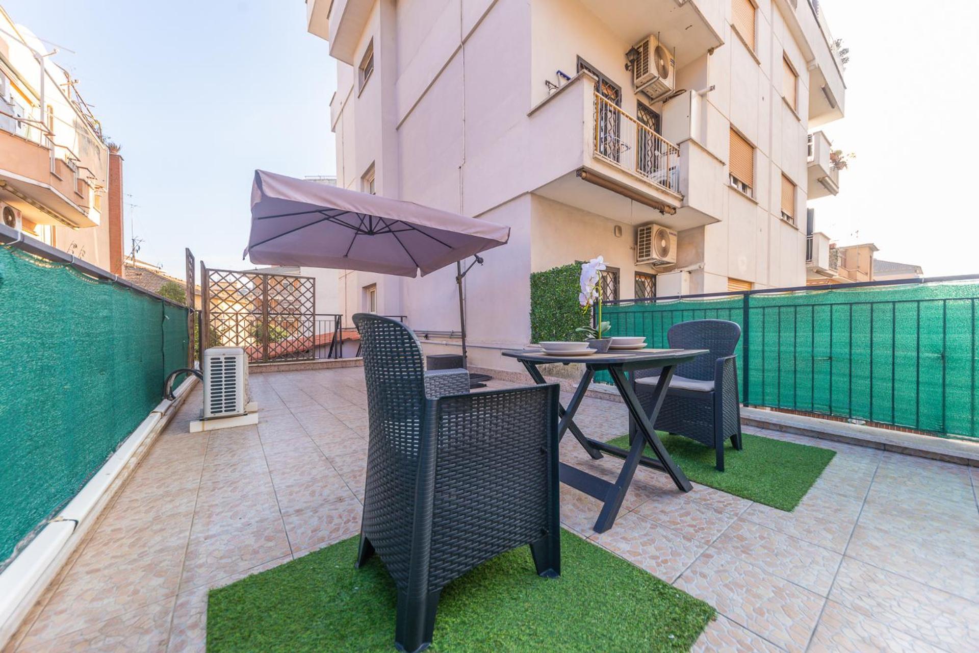 Apartamento Bilocale Indipendente Con Terrazzo Esclusivo A Due Passi Dalla Metro Di Roma *