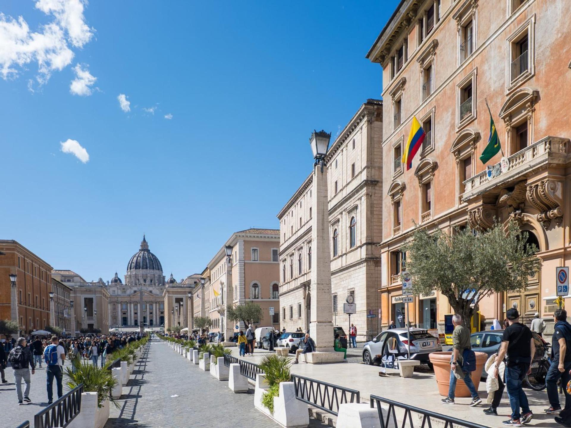 The Rent - Prestigious Multi-bedroom Overlooking St. Peter's * Roma
